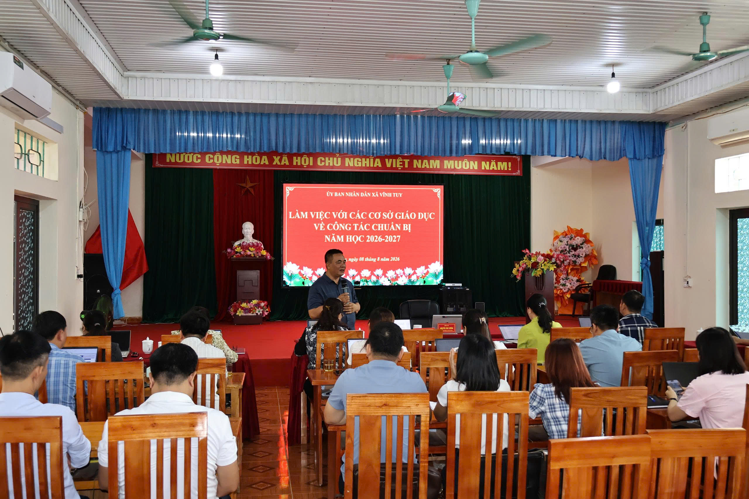 LV với các đơn vị trường học trước năm học mới a Cương đ.jpg
