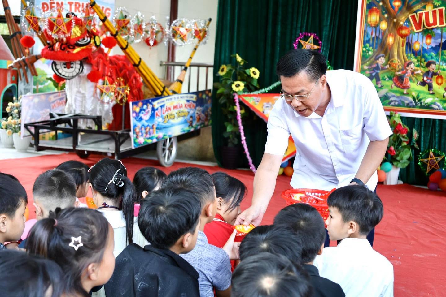 ĐỒNG VĂN RỘN RÀNG CÁC HOẠT ĐỘNG VUI TẾT TRUNG THU