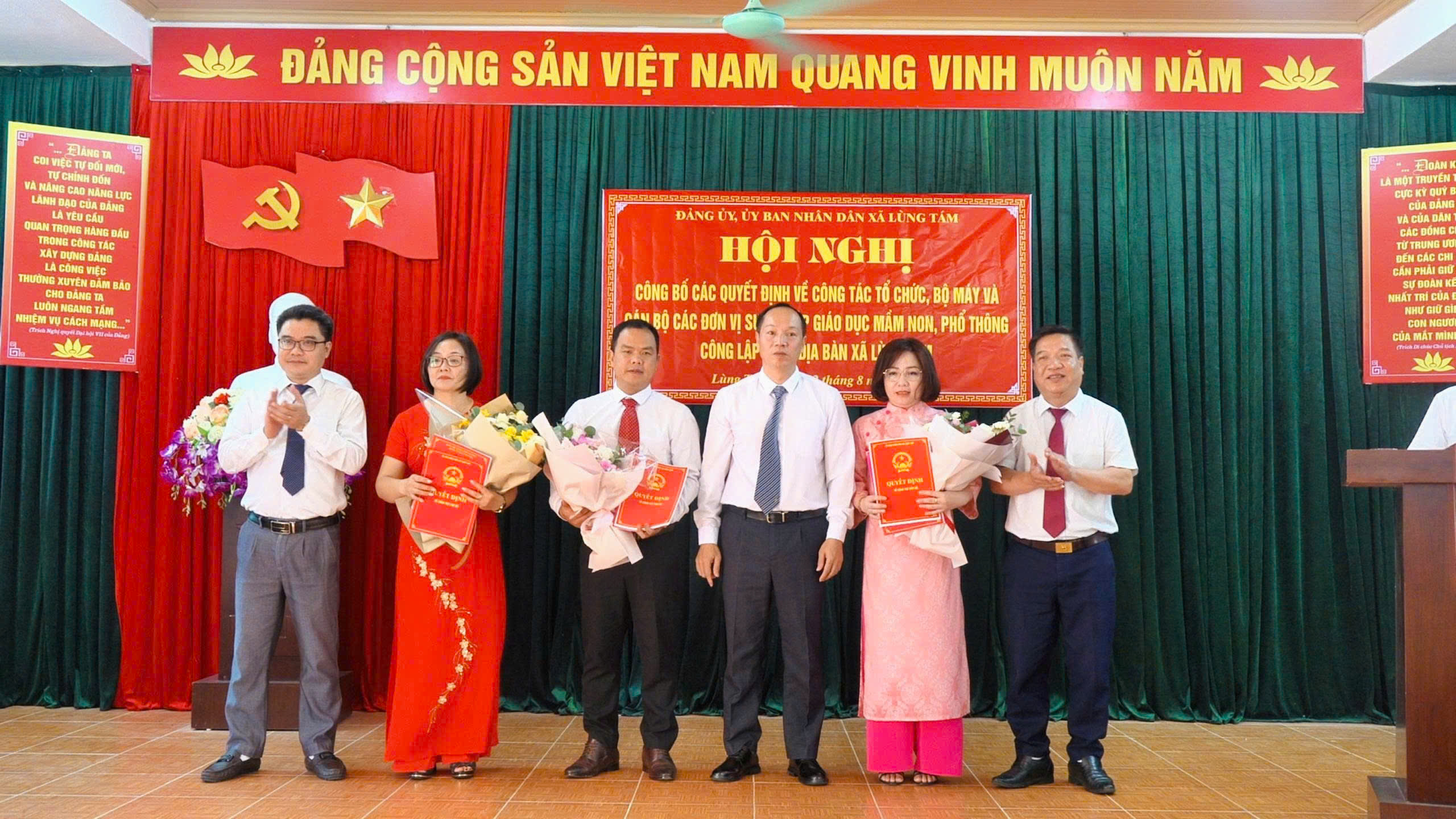 XÃ LÙNG TÁM CÔNG BỐ CÁC QUYẾT ĐỊNH VỀ TỔ CHỨC, BỘ MÁY VÀ CÁN BỘ CÁC ĐƠN VỊ SỰ NGHIỆP GIÁO DỤC