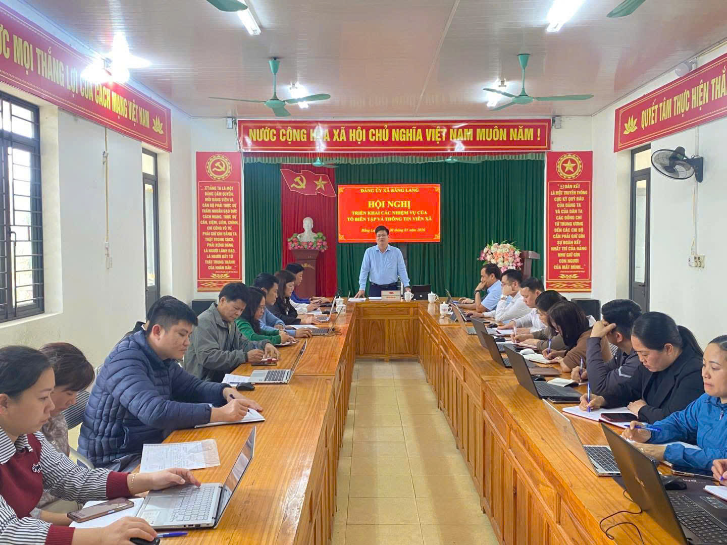 ĐẢNG ỦY XÃ BẰNG LANG TỔ CHỨC HỘI NGHỊ TRIỂN KHAI NHIỆM VỤ CỦA TỔ BIÊN TẬP VÀ THÔNG TIN VIÊN XÃ