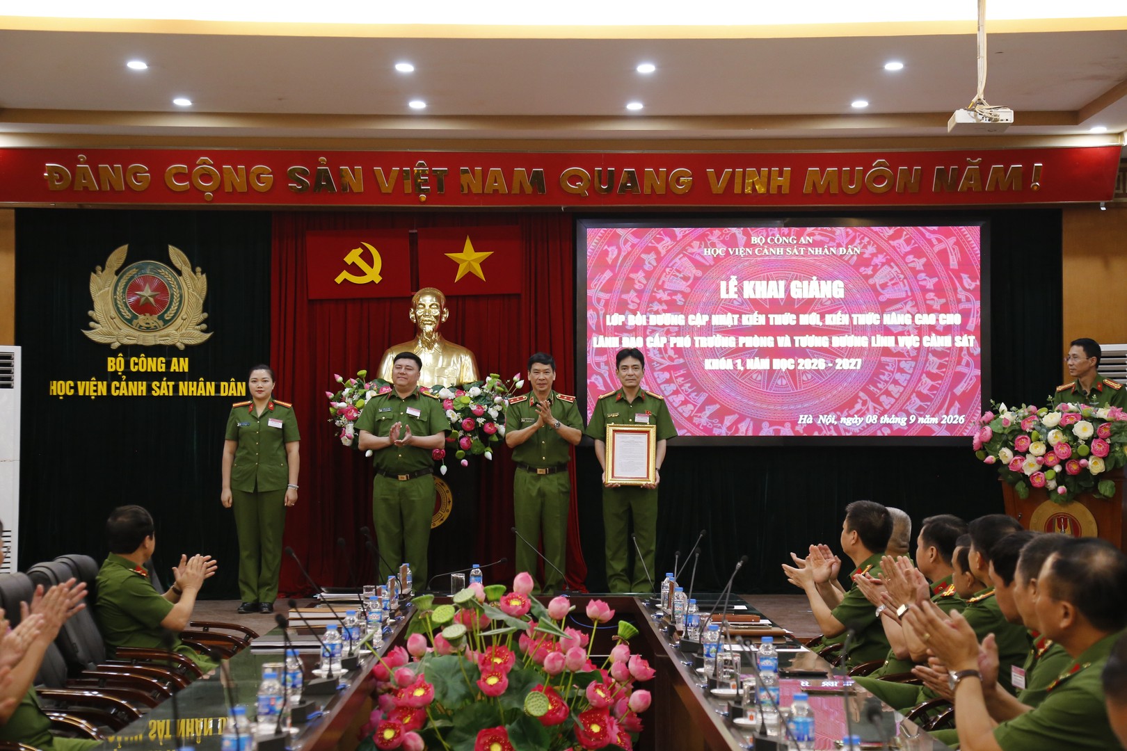 BỒI DƯỠNG KIẾN TH ỨC MỚI, KIẾN THỨC NÂNG CAO CHO LÃNH ĐẠO CẤP PHÓ TRƯỞNG PHÒNG VÀ TƯƠNG ĐƯƠNG KHÓA 1, NĂM HỌC 2026 - 2027