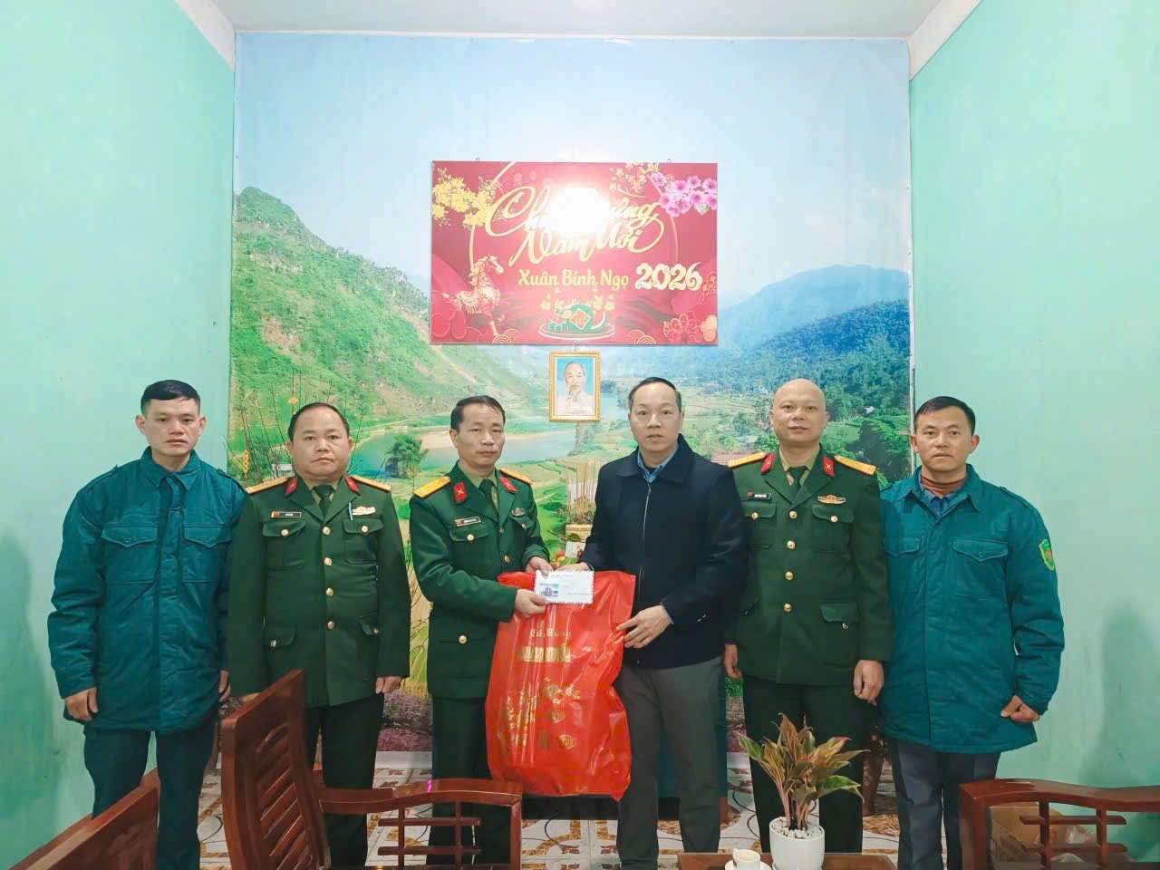 LÃNH ĐẠO XÃ LÙNG TÁM THĂM, CHÚC TẾT LỰC LƯỢNG VŨ TRANG NHÂN DỊP XUÂN 2026