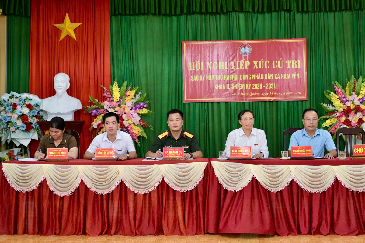Thường trực Đảng ủy xã Hàm Yên tiếp xúc cử tri sau Kỳ họp thứ hai HĐND xã khóa II