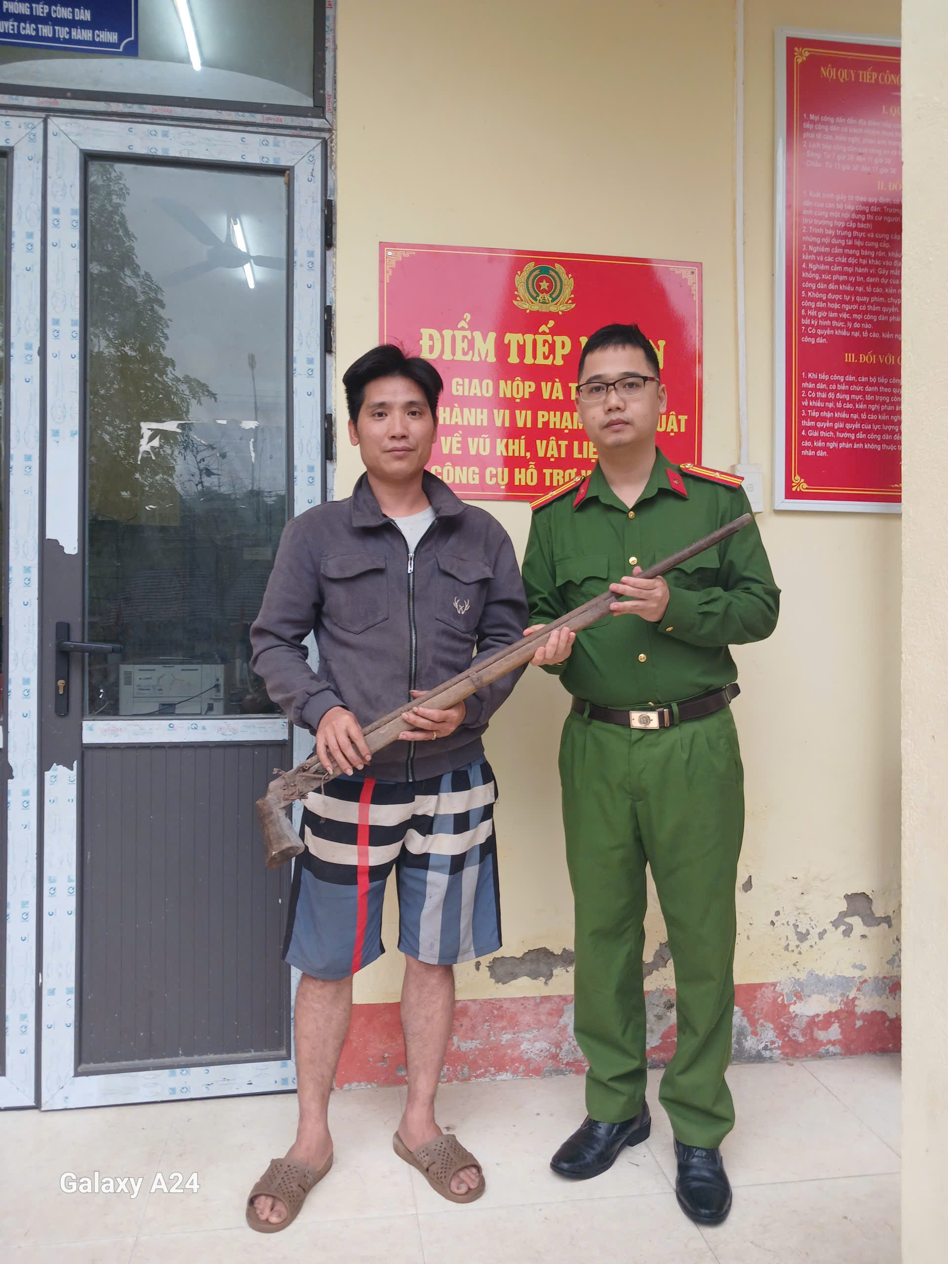 CÔNG AN XÃ VIỆT LÂM THỰC HIỆN HIỆU QUẢ CÔNG TÁC TUYÊN TRUYỀN VẬN ĐỘNG GIAO NỘP VŨ KHÍ