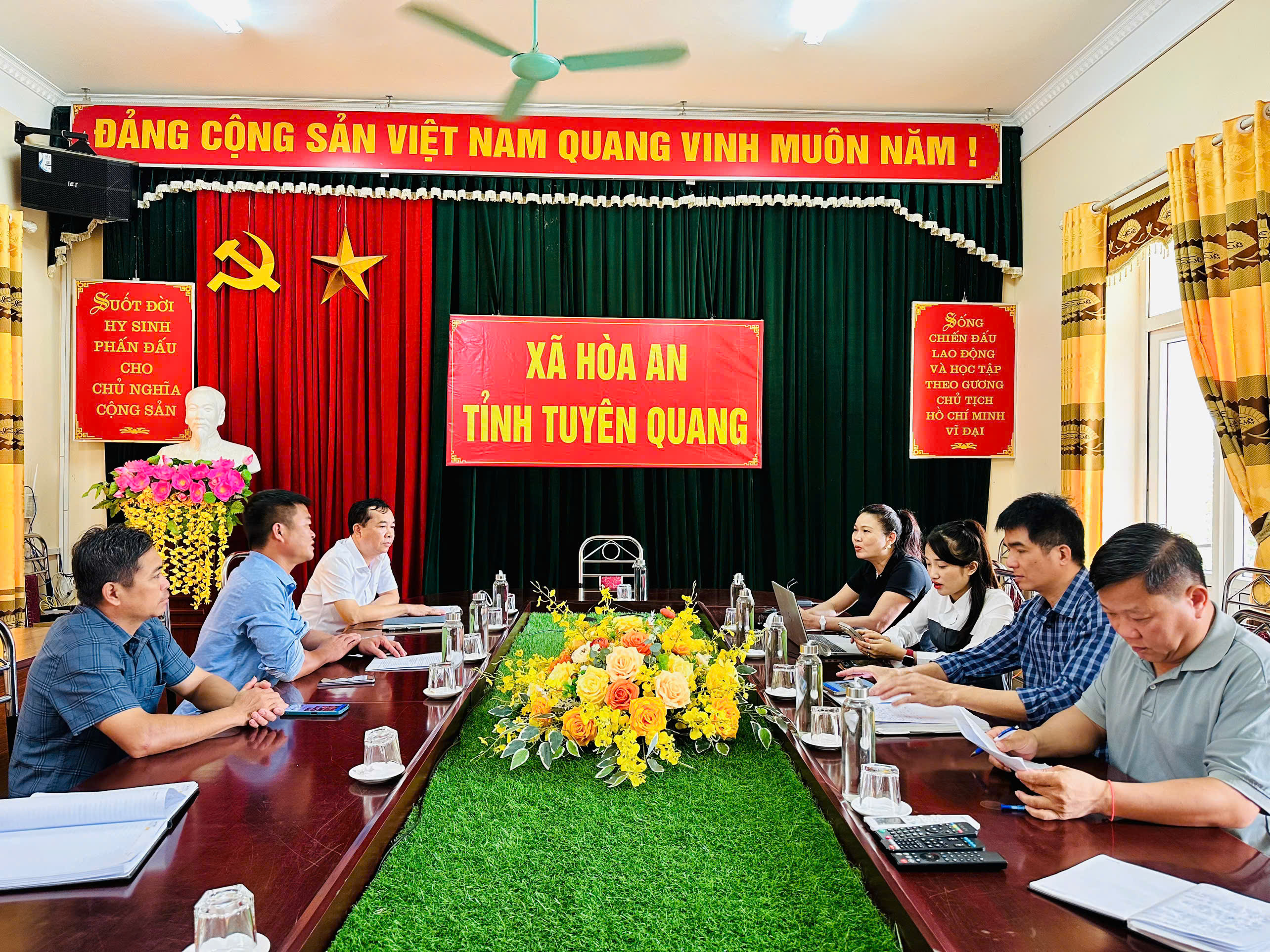 LÃNH ĐẠO XÃ HÒA AN LÀM VIỆC VỚI CÔNG TY TNHH THẢO DƯỢC TUỆ TÂM TRIỂN KHAI PHÁT TRIỂN SẢN XUẤT THEO CHUỖI LIÊN KẾT TRỒNG CÂY DƯỢC LIỆU