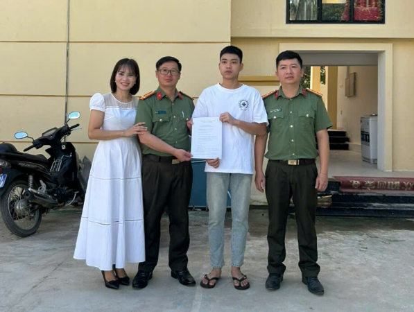 CÔNG AN XÃ ĐỒNG VĂN TIẾP NHẬN ĐƠN TÌNH NGUYỆN THAM GIA NGHĨA VỤ CÔNG AN NHÂN DÂN NĂM 2027