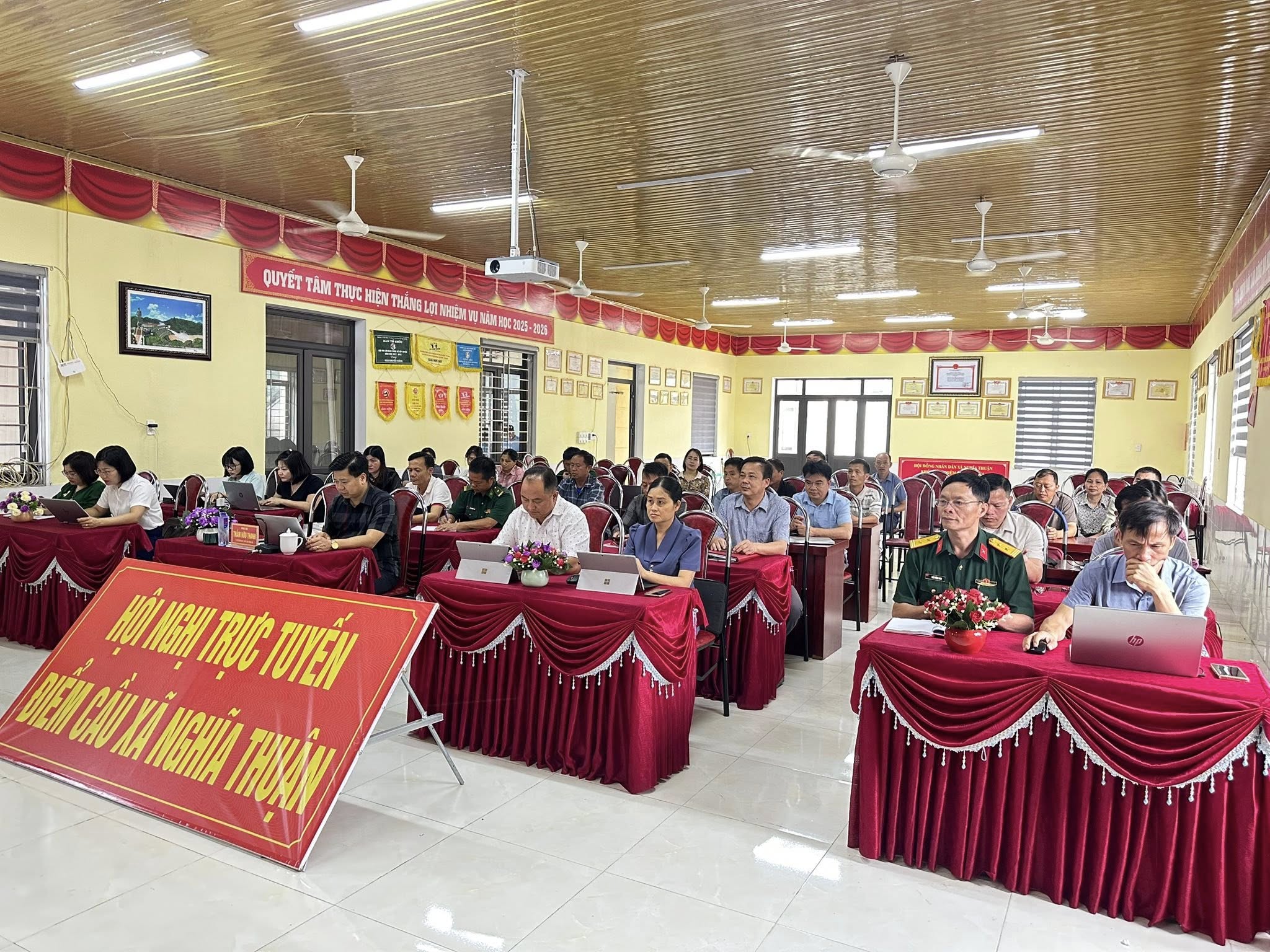 Xã Nghĩa Thuận dự Hội nghị học tập, quán triệt, triển khai thực hiện các Nghị Quyết của Ban chấp hành Đảng bô tỉnh, Ban Thường vụ Tỉnh uỷ