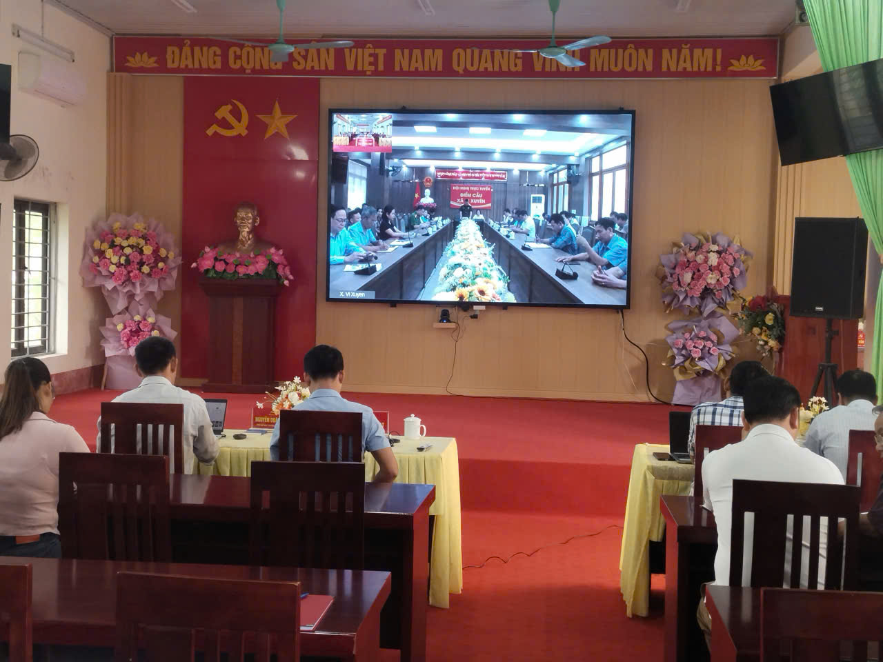 Xã Vĩnh Tuy tham dự Hội nghị trực tuyến tiếp xúc cử tri sau Kỳ họp thứ Nhất, Quốc hội khóa XVI