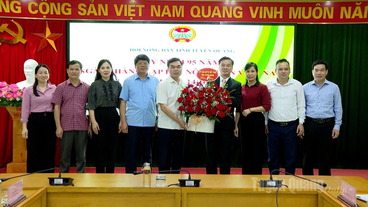 Phó Bí thư Tỉnh ủy, Chủ tịch Ủy ban MTTQ tỉnh Ma Thế Hồng chúc mừng Ngày thành lập Hội Nông dân Việt Nam