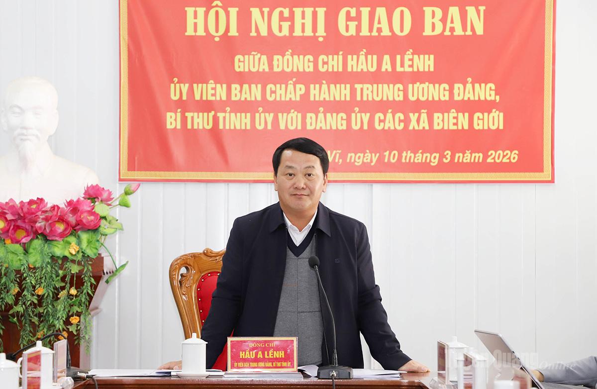 Bí thư Tỉnh ủy giao ban với Bí thư Đảng ủy các xã biên giới