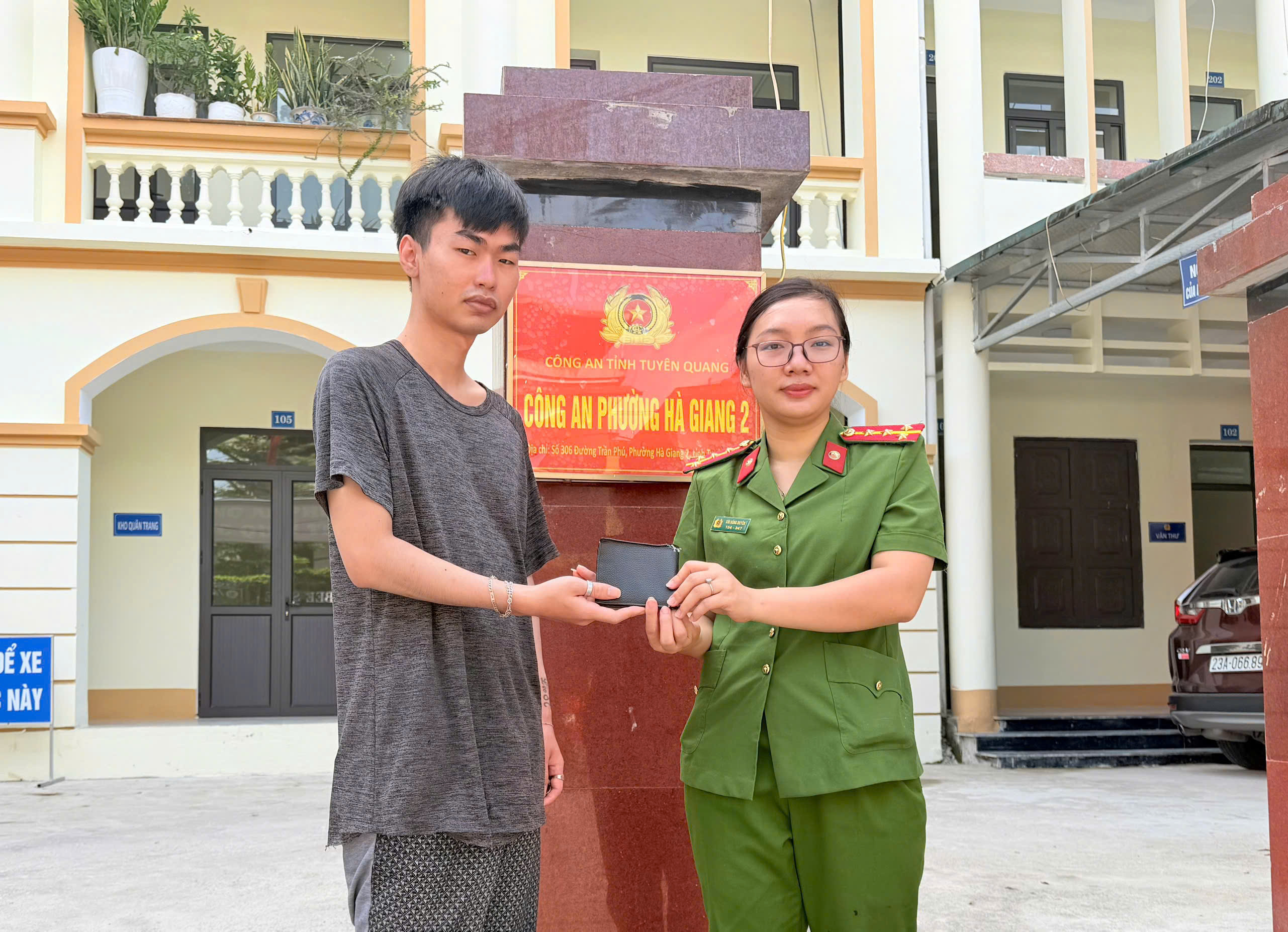 LAN TỎA HÀNH ĐỘNG ĐẸP, NHANH CHÓNG TRAO TRẢ TÀI SẢN ĐÁNH RƠI CHO NGƯỜI DÂN