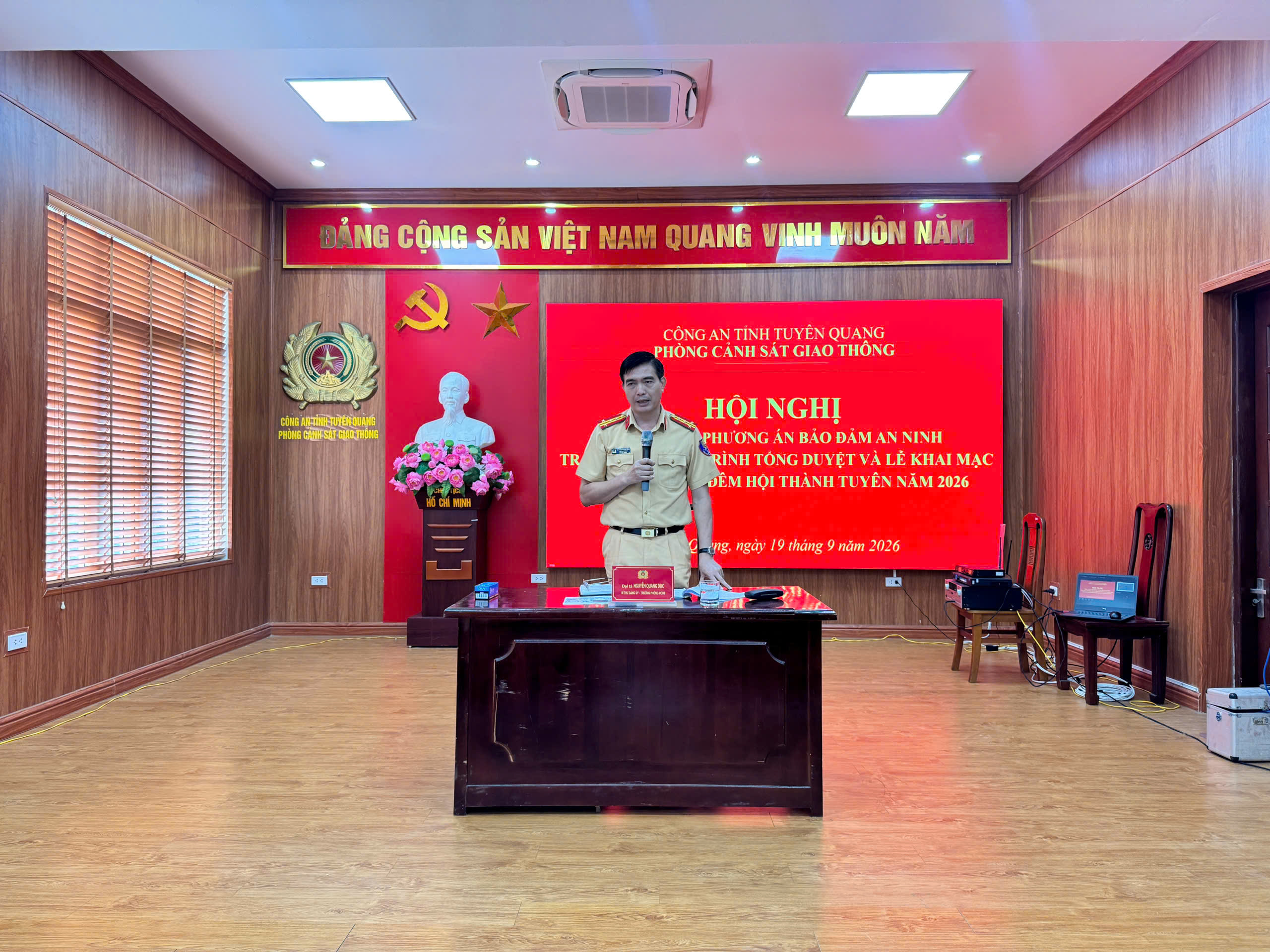 PHÒNG CẢNH SÁT GIAO THÔNG TUYÊN QUANG TỔ CHỨC HỘI NGHỊ TRIỂN KHAI PHƯƠNG ÁN BẢO ĐẢM AN NINH, TRẬT TỰ ĐÊM HỘI THÀNH TUYÊN NĂM 2026