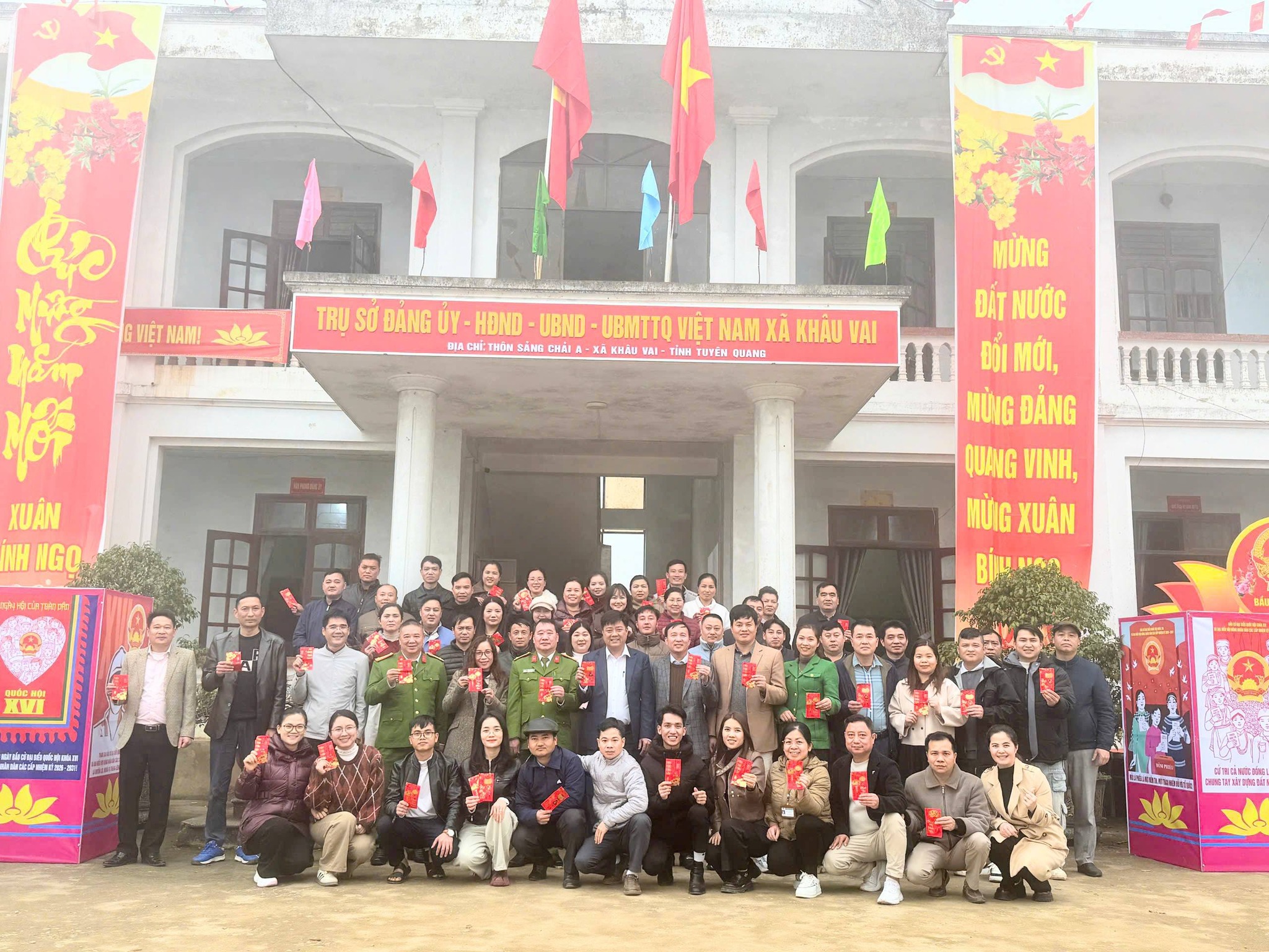 Thường trực Đảng ủy xã Khâu Vai gặp mặt, chúc Tết cán bộ đầu xuân năm mới