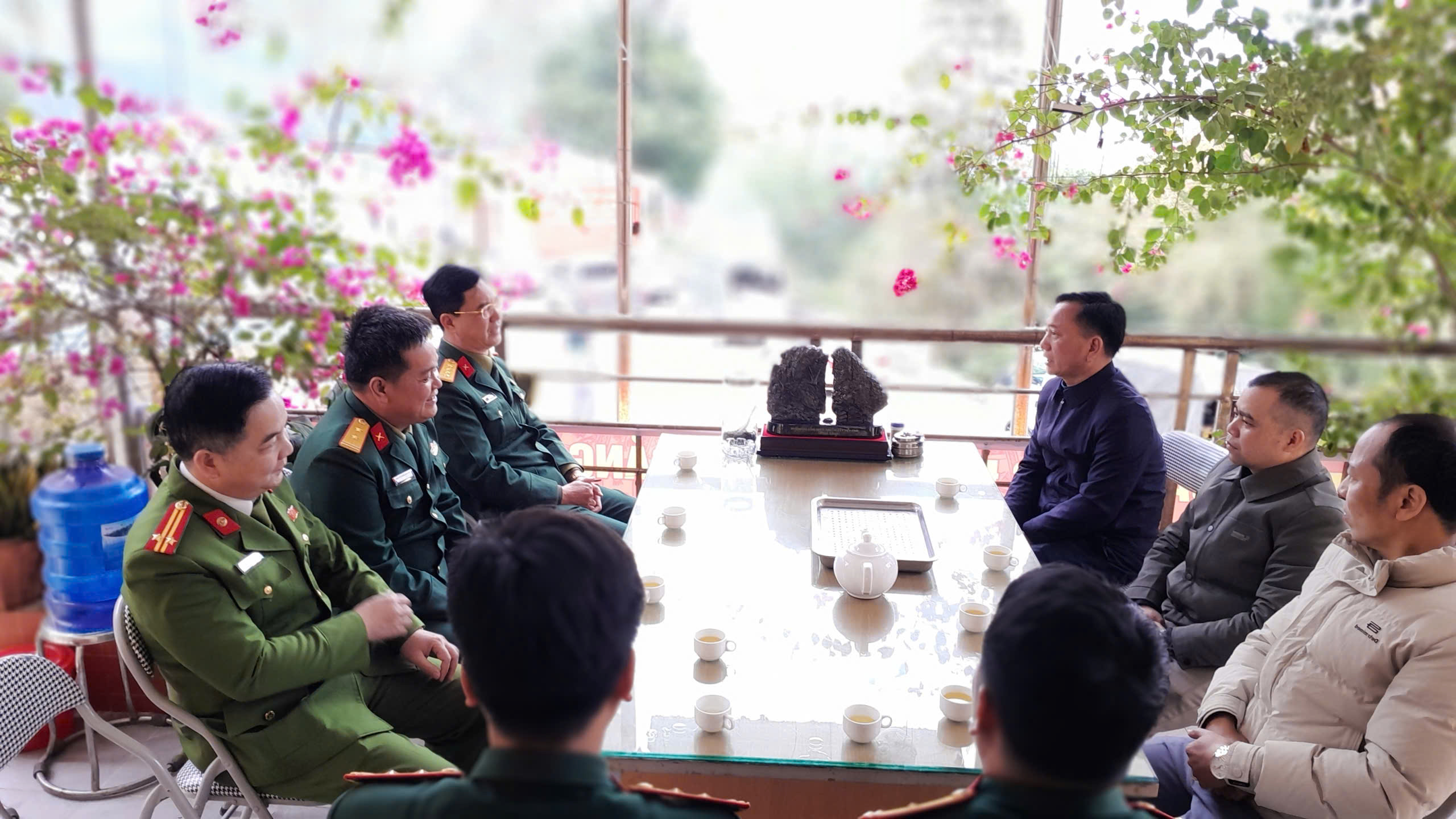 Đoàn Kinh tế Quốc phòng 313 thăm, chúc tết UBND xã Thàng Tín