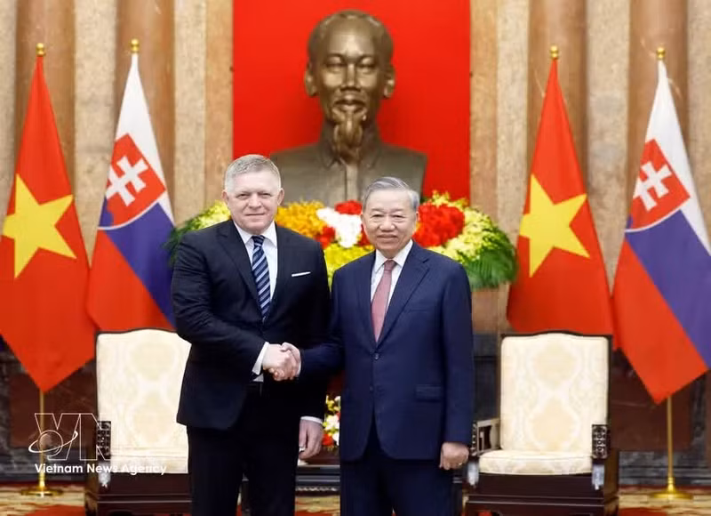 Slovak PM concludes official visit to Viet Nam