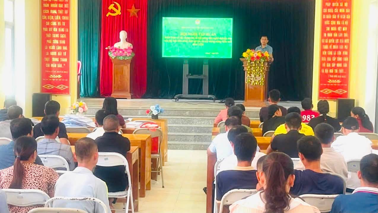 HỘI NÔNG DÂN TỈNH TUYÊN QUANG TỔ CHỨC HỘI NGHỊ TẬP HUẤN BỒI DƯỠNG KIẾN THỨC VỀ XÂY DỰNG CHI, TỔ HỘI NÔNG DÂN NGHỀ NGHIỆP TẠI XÃ XUÂN GIANG