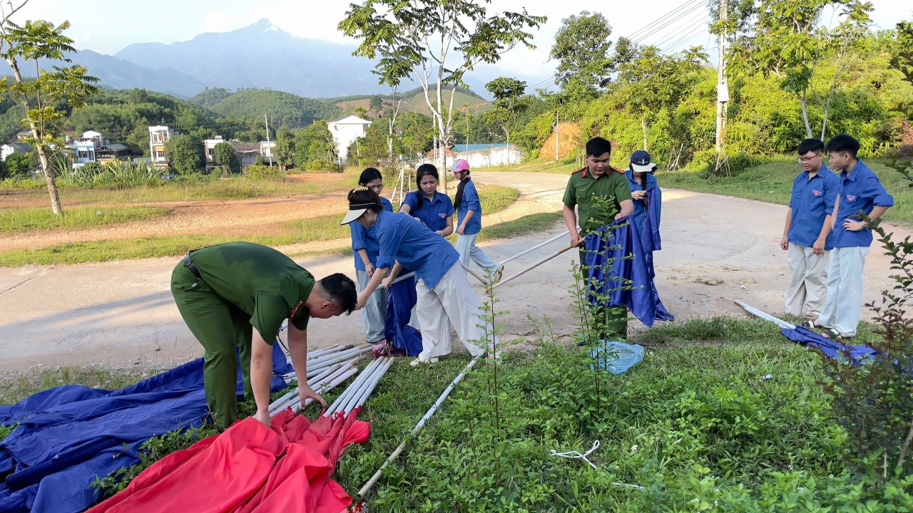 CHI ĐOÀN CÔNG AN XÃ QUANG BÌNH RA QUÂN CHIẾN DỊCH THANH NIÊN TÌNH NGUYỆN “TIẾP SỨC MÙA THI” NĂM 2026