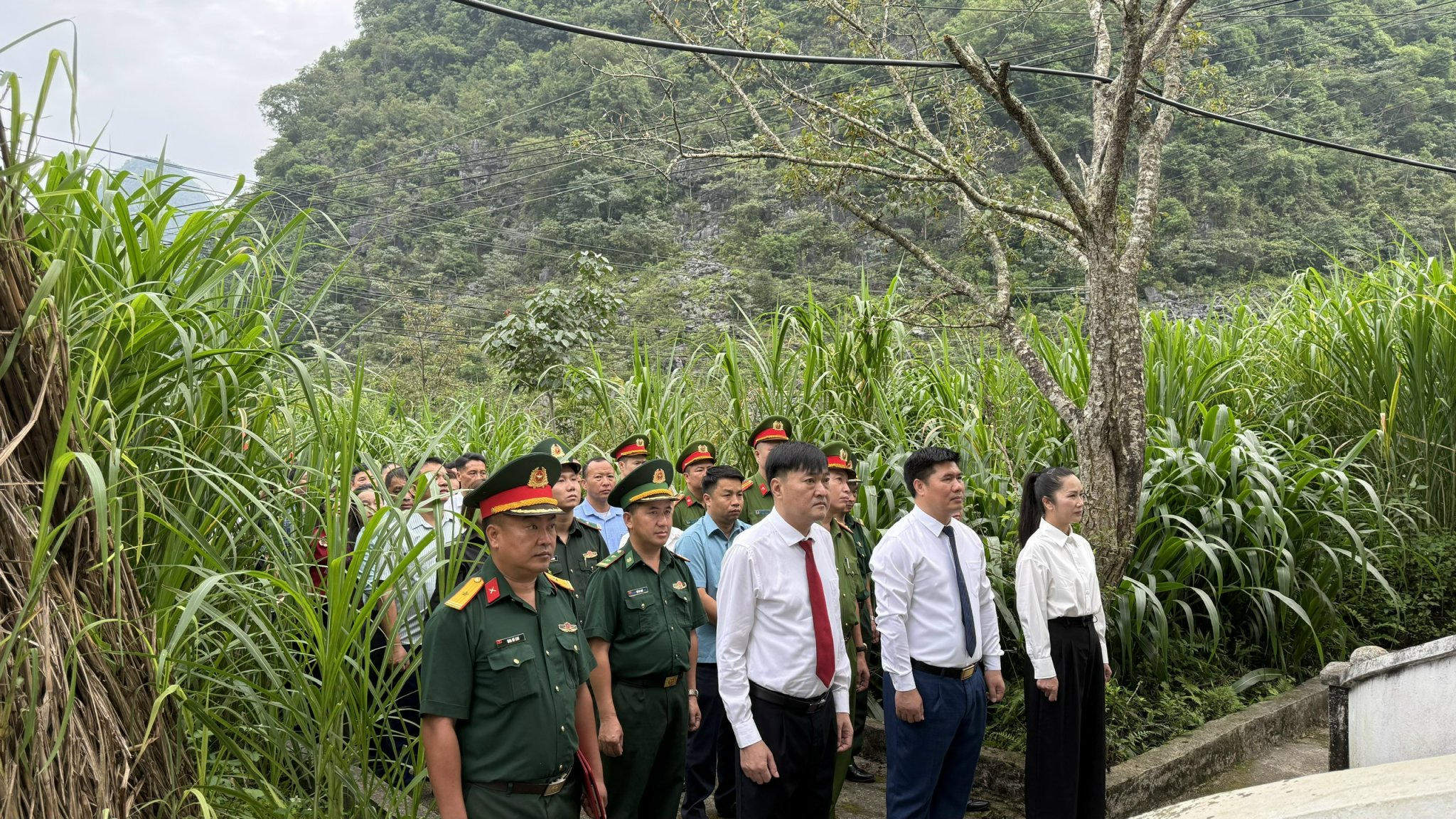 dâng hương 3.jpg
