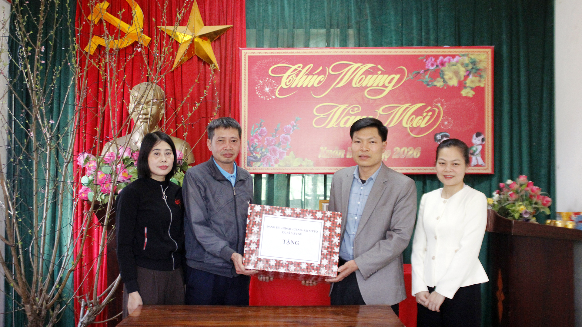 Đồng chí Trần Đức Bảo – Phó Chủ tịch HĐND xã thăm, chúc Tết các đơn vị trên địa bàn xã