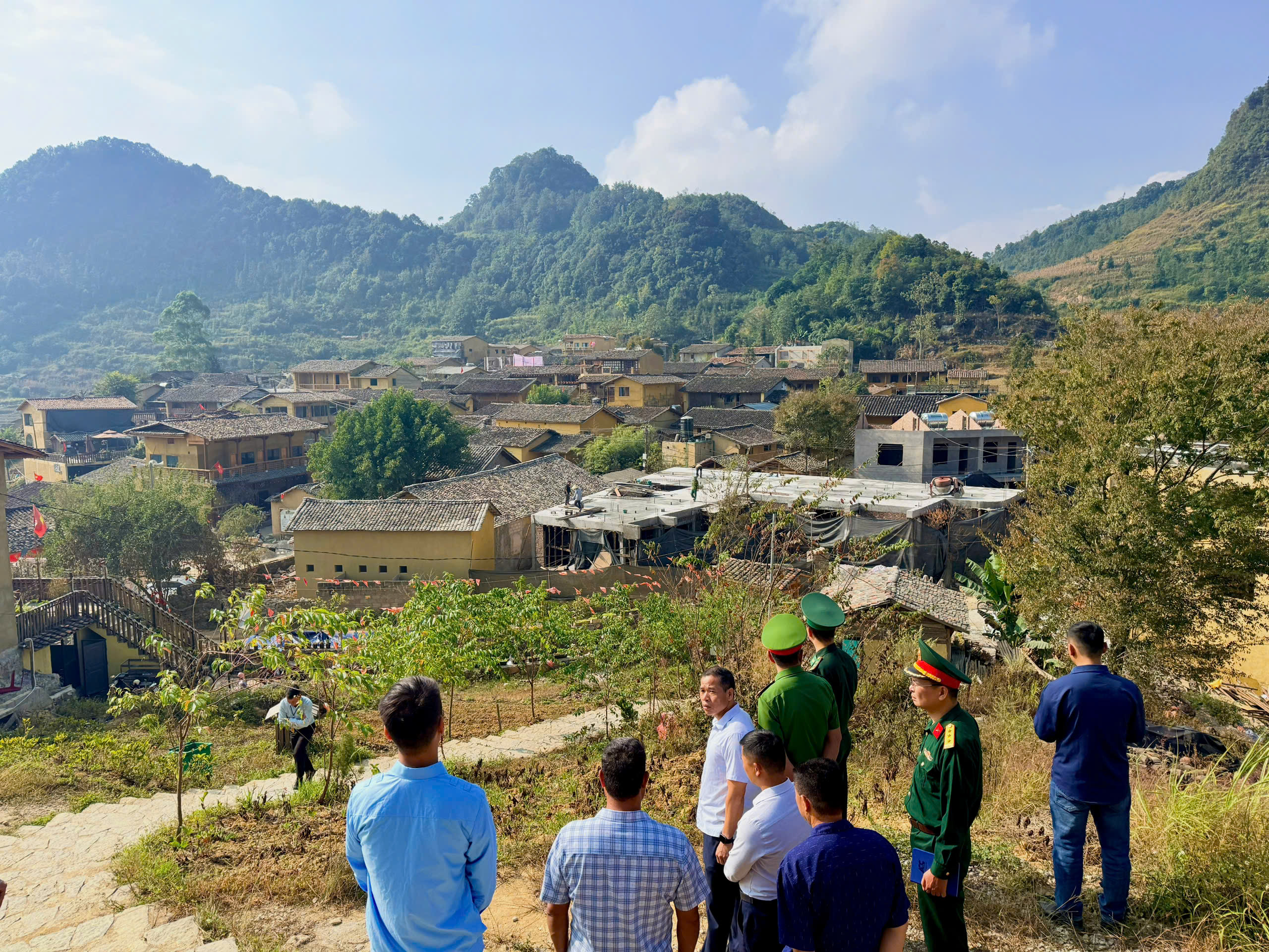 LŨNG CÚ SIẾT CHẶT QUẢN LÝ XÂY DỰNG, CHỈNH TRANG LÔ LÔ CHẢI TRƯỚC MÙA LỄ HỘI