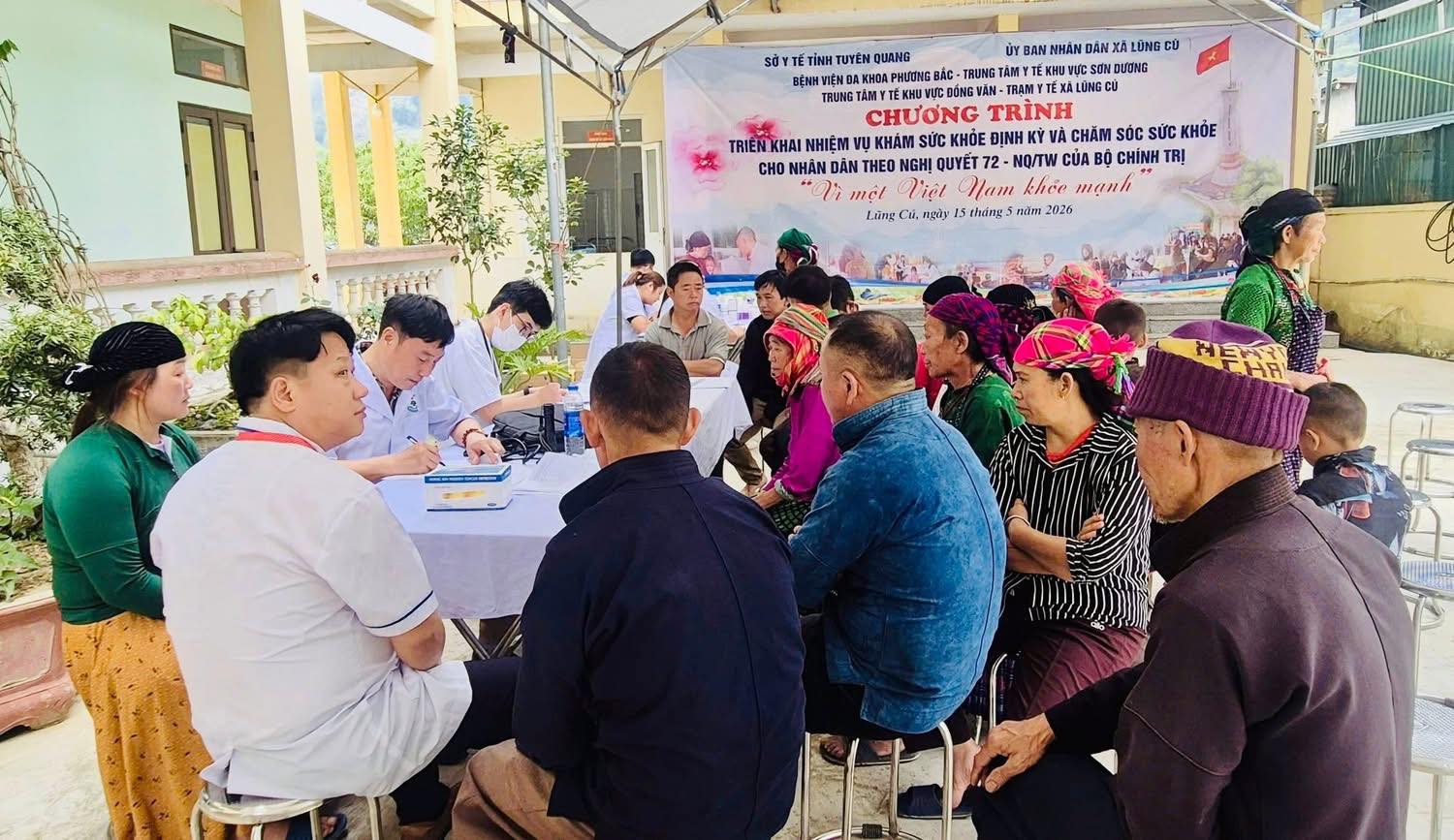 Lũng Cú đẩy mạnh khám sức khỏe toàn dân, lập hồ sơ sức khỏe điện tử cho người dân vùng biên