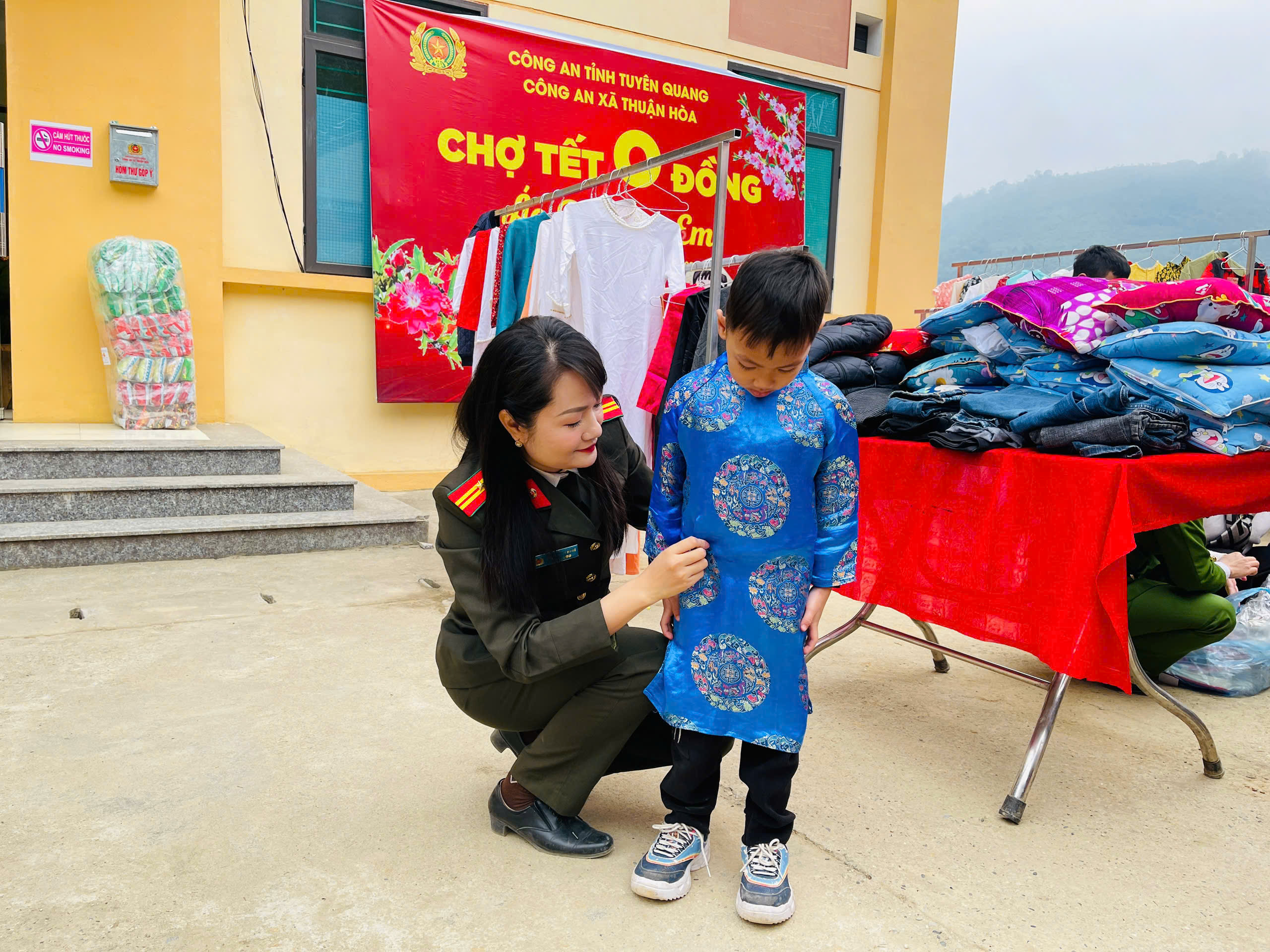 gian h&agrave;ng 2.jpg