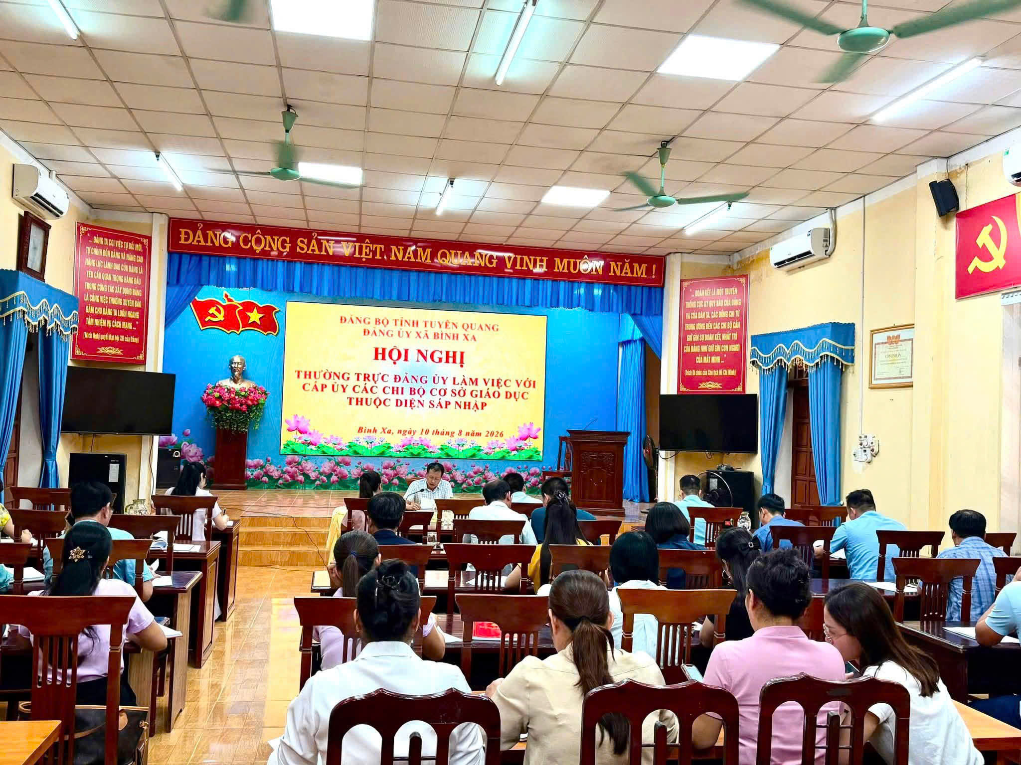 Hội nghị sắp sếp cơ sở giáo dục