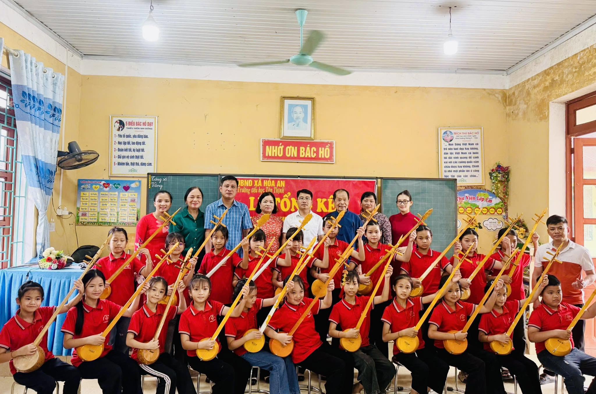 HÒA AN: TRUYỀN DẠY HÁT THEN ĐÀN TÍNH CHO HỌC SINH DỊP HÈ
