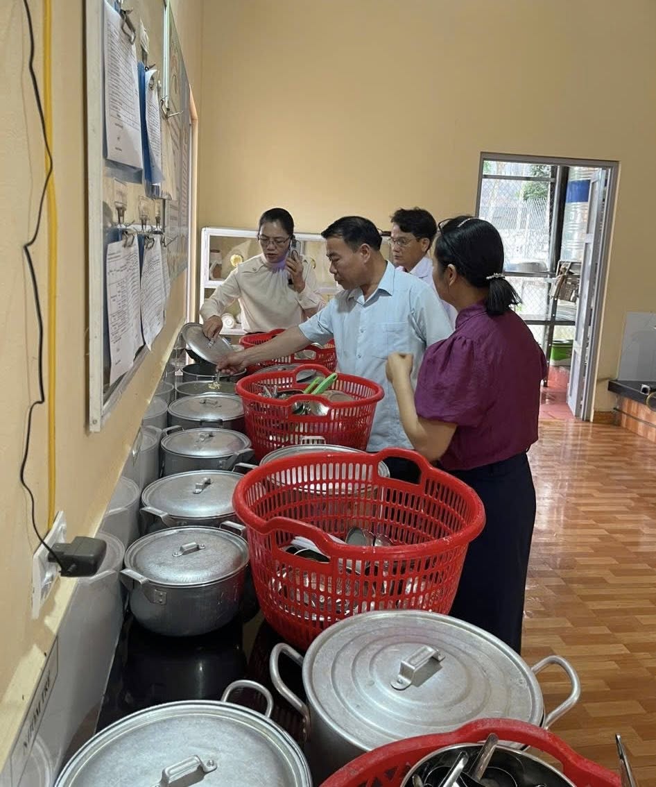 HÒA AN: TĂNG CƯỜNG CÔNG TÁC KIỂM TRA ATVS THỰC PHẨM TẠI CÁC BẾP ĂN TẬP THỂ TRONG TRƯỜNG HỌC TRÊN ĐỊA BÀN.