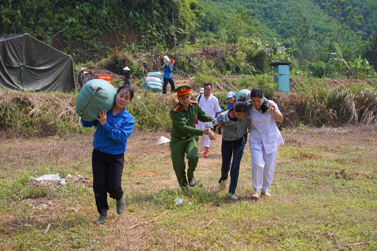 XÃ YÊN PHÚ LUYỆN TẬP TỔNG HỢP DIỄN TẬP PHÒNG THỦ DÂN SỰ; ỨNG PHÓ CHÁY RỪNG VÀ TÌM KIẾM CỨU NẠN NĂM 2026
