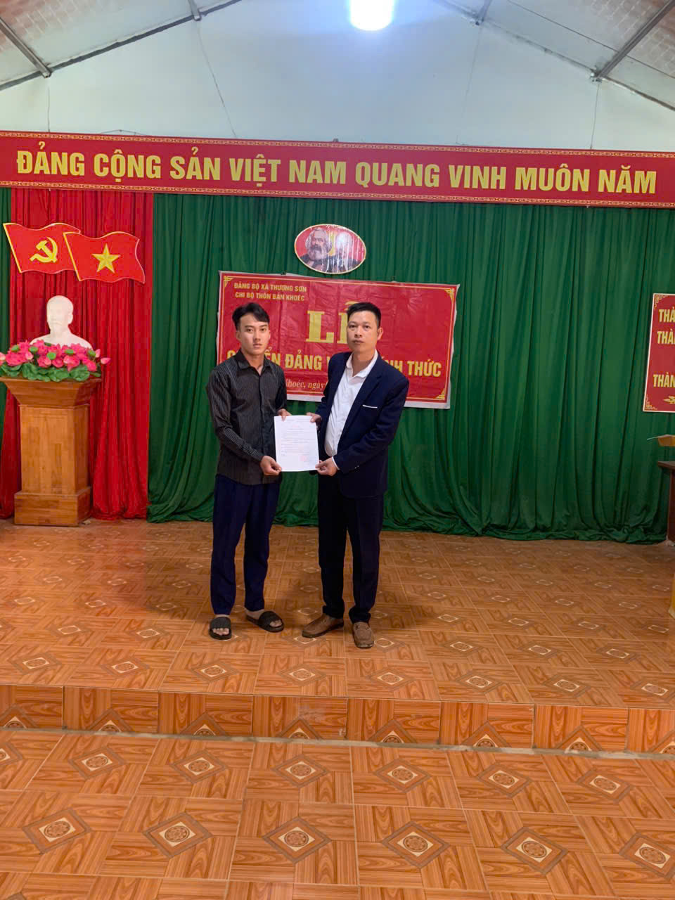 Lễ Chuyển Đảng viên chính thức tại Thôn Bản Khóec