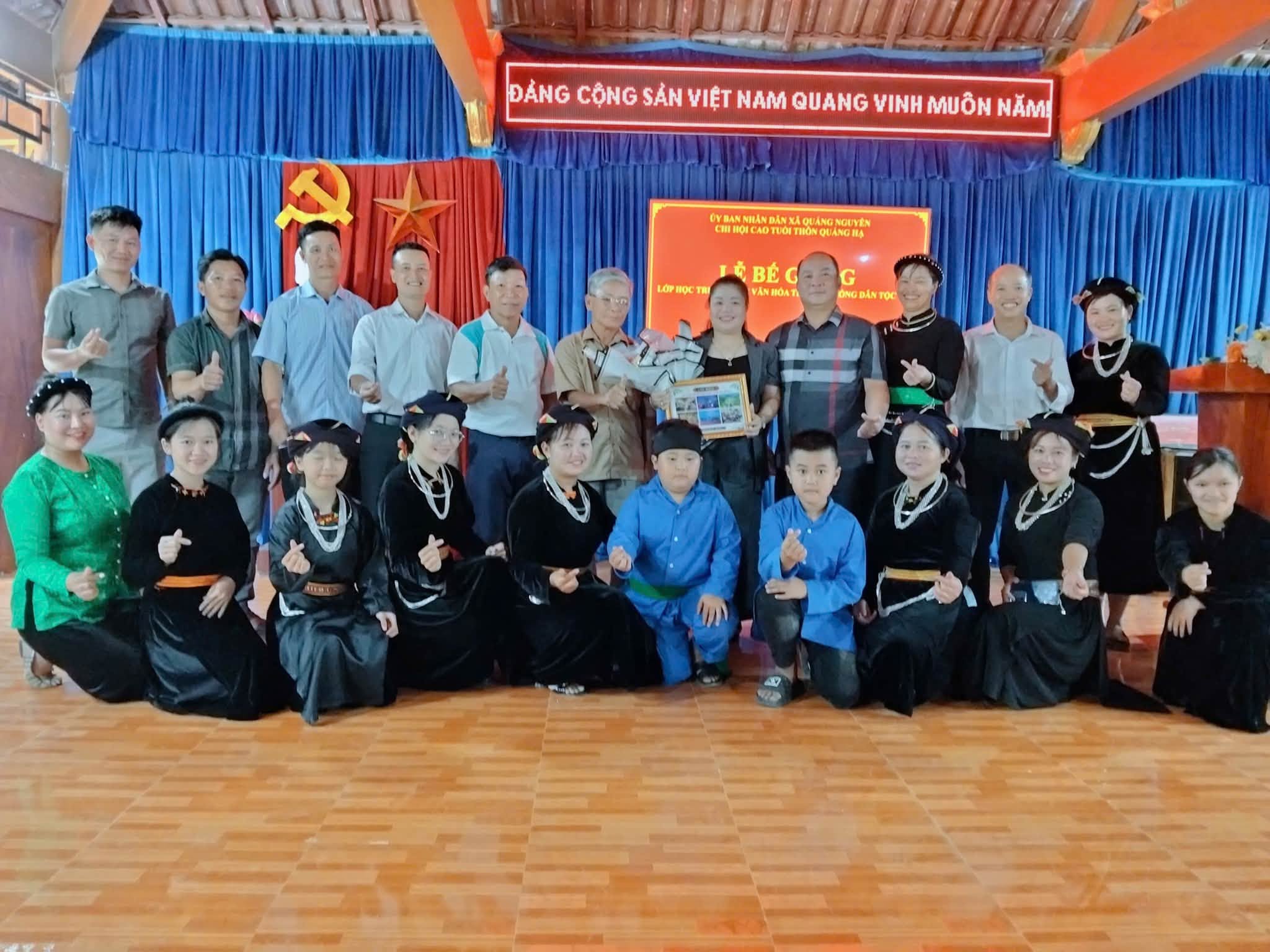 BẾ GIẢNG LỚP TRUYỀN DẠY VĂN HÓA TRUYỀN THỐNG DÂN TỘC TÀY
