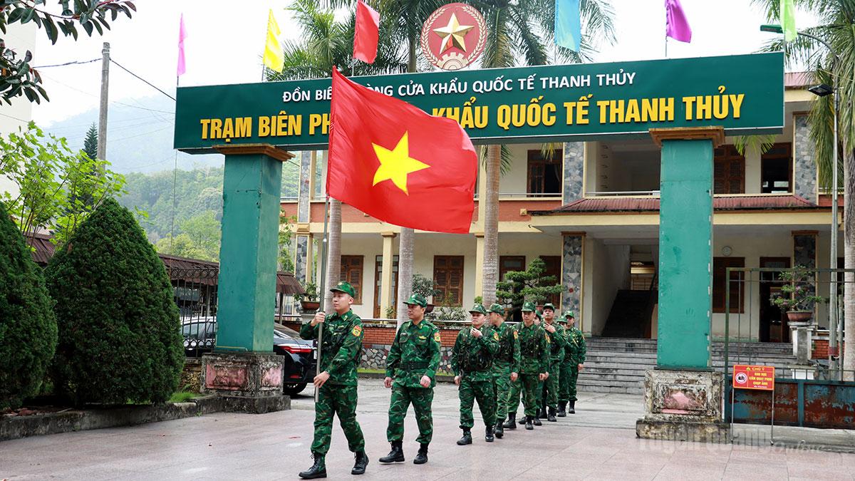 Tuần tra liên hợp tại mốc 260, xã Thanh Thủy