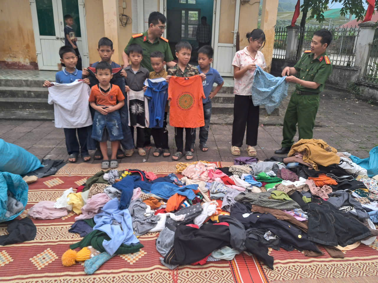 CÔNG AN XÃ VIỆT LÂM: TẬN TÂM PHỤC VỤ – LAN TỎA YÊU THƯƠNG