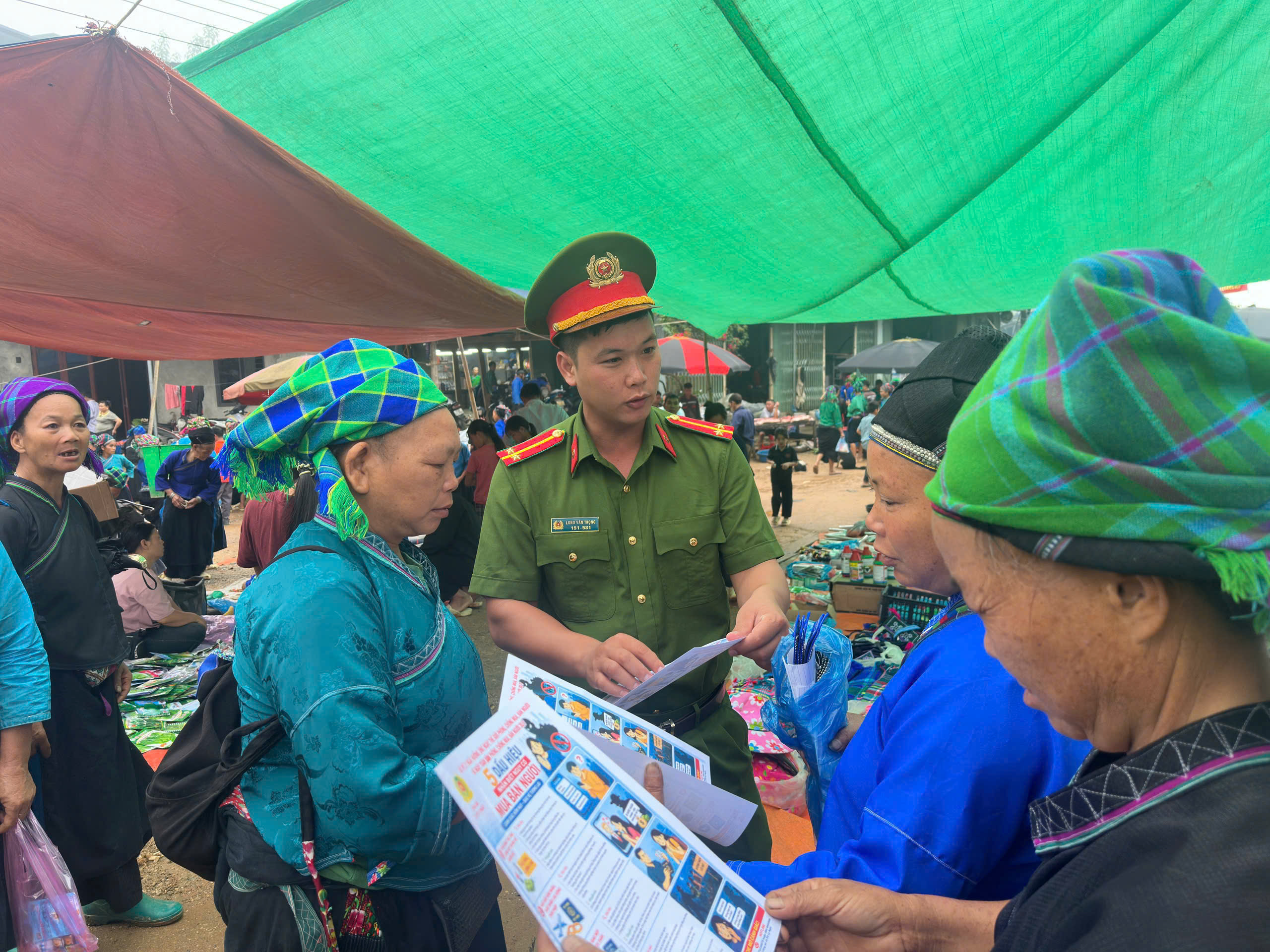CÔNG AN XÃ PỜ LY NGÀI TUYÊN TRUYỀN PHÒNG, CHỐNG MUA BÁN NGƯỜI