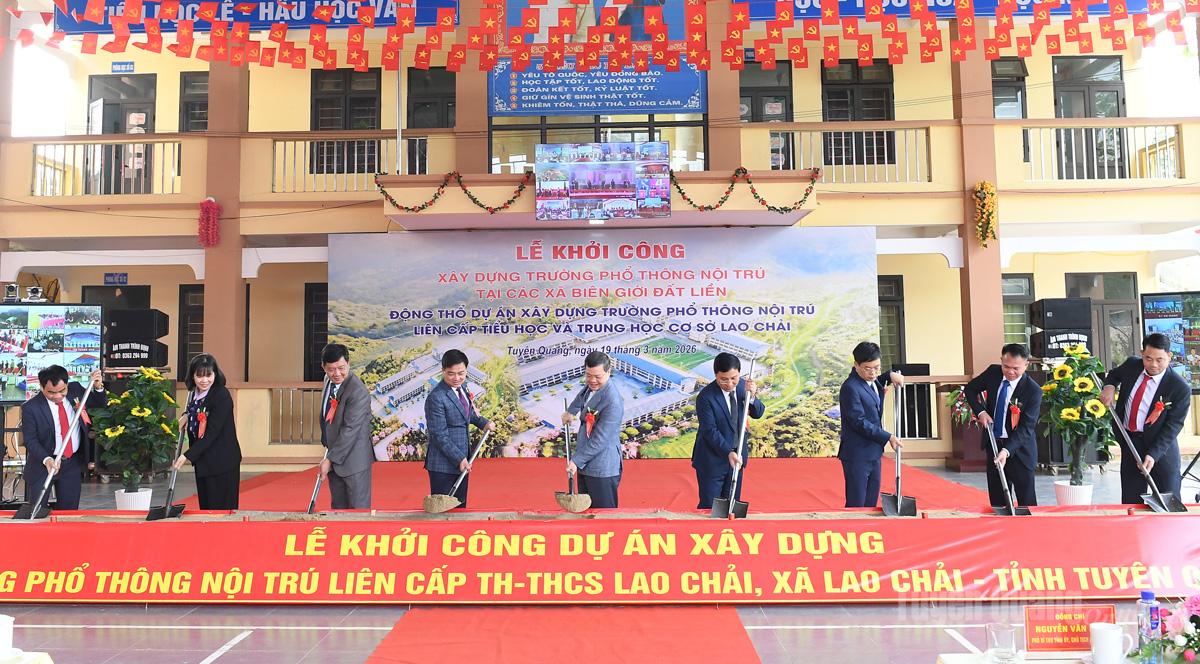 Chủ tịch HĐND tỉnh Nguyễn Văn Sơn dự Lễ khởi công xây dựng trường Phổ thông nội trú liên cấp TH và THCS Lao Chải