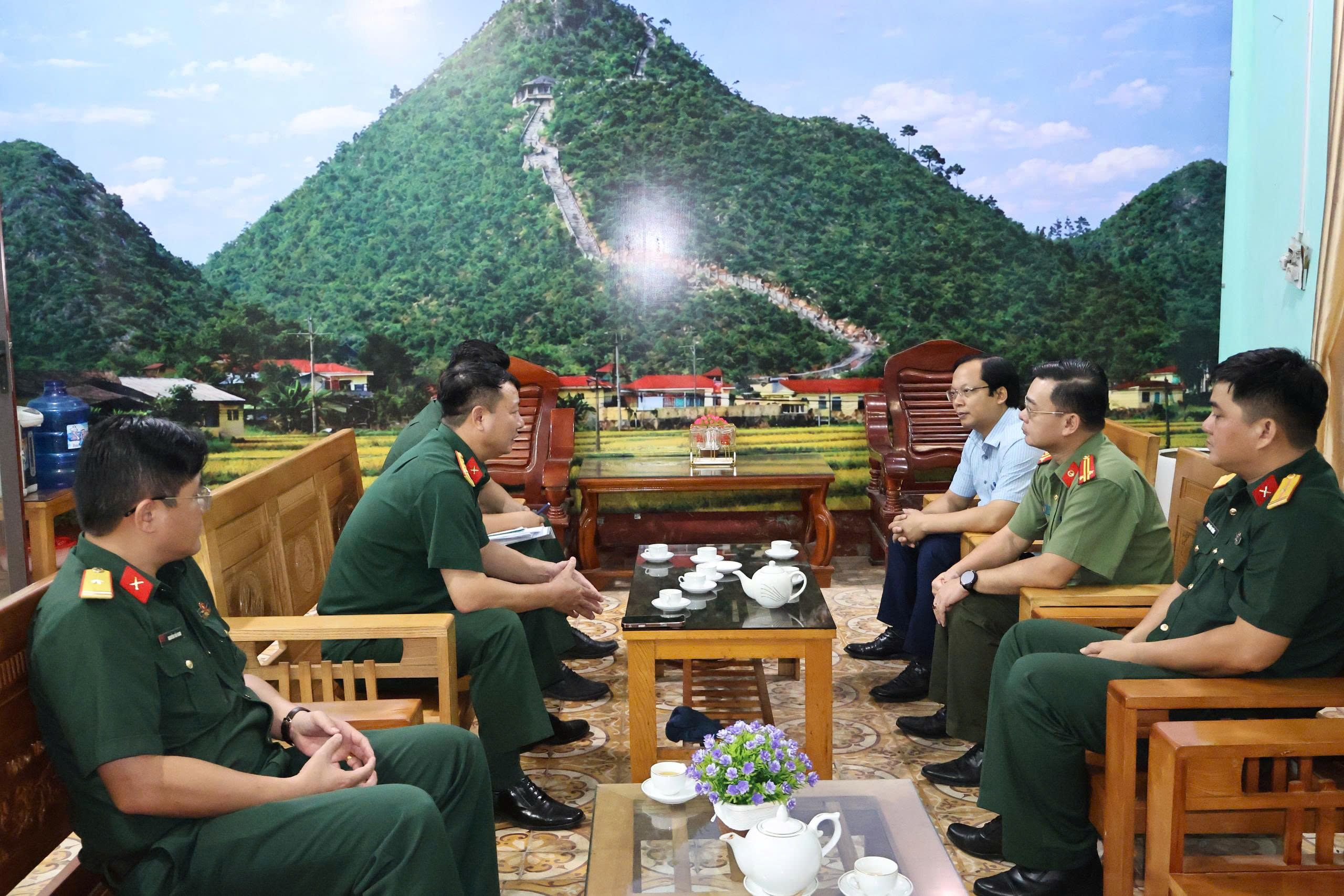 Khảo sát thực địa cơ sở, nhà đất dôi dư tại xã Vĩnh Tuy phục vụ xây dựng Đề án quy hoạch trụ sở Ban CHQS xã, phường