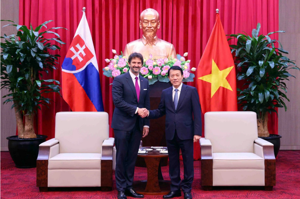 BỘ TRƯỞNG LƯƠNG TAM QUANG TIẾP PHÓ THỦ TƯỚNG, BỘ TRƯỞNG BỘ QUỐC PHÒNG SLOVAKIA