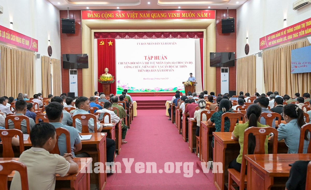 UBND xã tổ chức tập huấn chuyển đổi số và trí tuệ nhân tạo cho cán bộ, công chức, viên chức và cán bộ nòng cốt