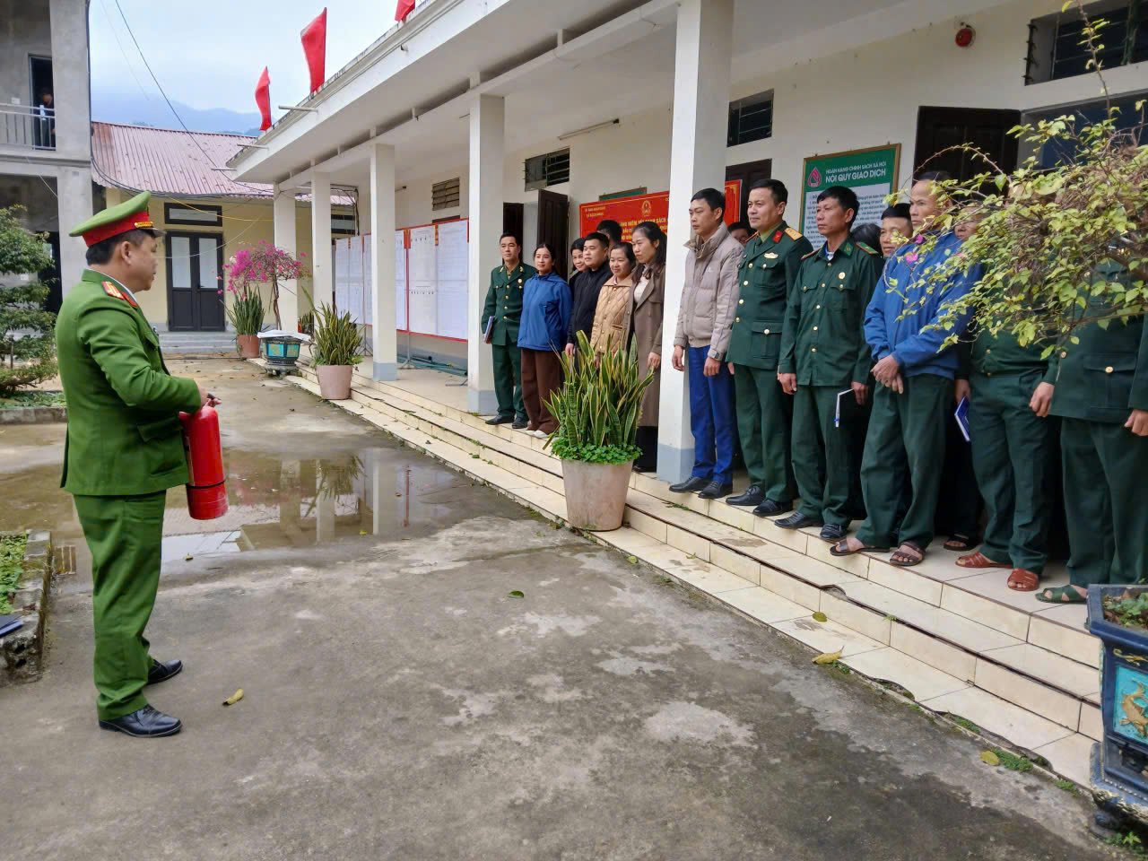 CÔNG AN XÃ BẠCH NGỌC TUYÊN TRUYỀN, HƯỚNG DẪN VỀ PHÒNG CHÁY, CHỮA CHÁY PHỤC VỤ CÔNG TÁC BẢO ĐẢM AN NINH TRẬT TỰ BẦU CỬ