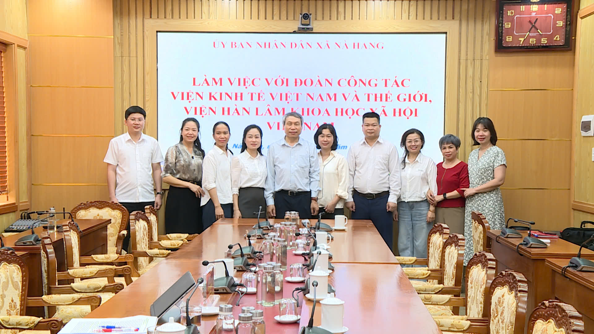 Đoàn công tác Viện Kinh tế Việt Nam và Thế giới làm việc tại xã Nà Hang