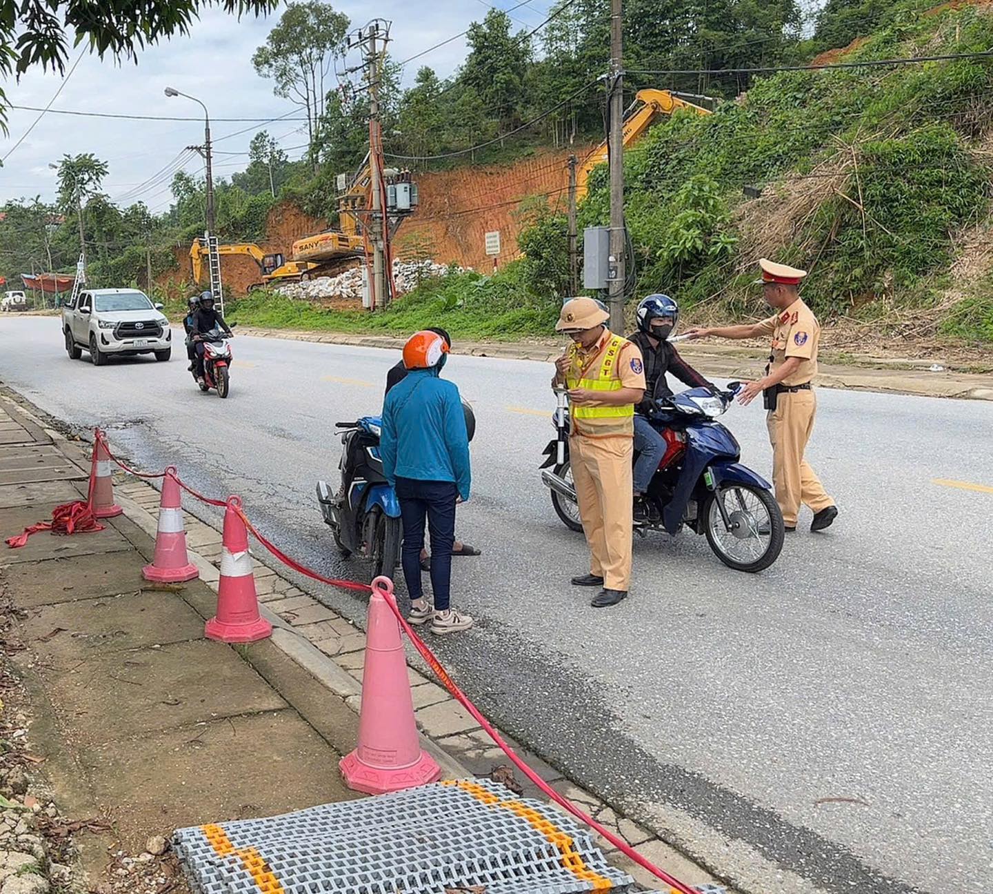  LỰC LƯỢNG CẢNH SÁT GIAO THÔNG TĂNG CƯỜNG BẢO ĐẢM AN TOÀN GIAO THÔNG DỊP LỄ QUỐC KHÁNH 2/9