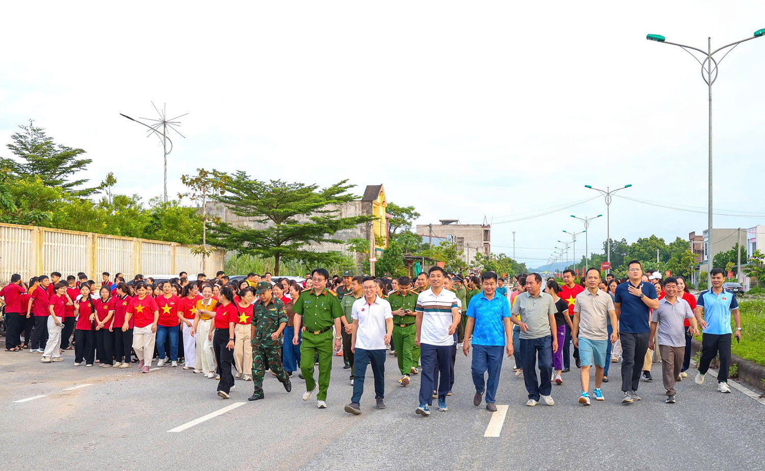 Yên Sơn hưởng ứng Chương trình đi bộ "Cùng Việt Nam tiến bước" năm 2026