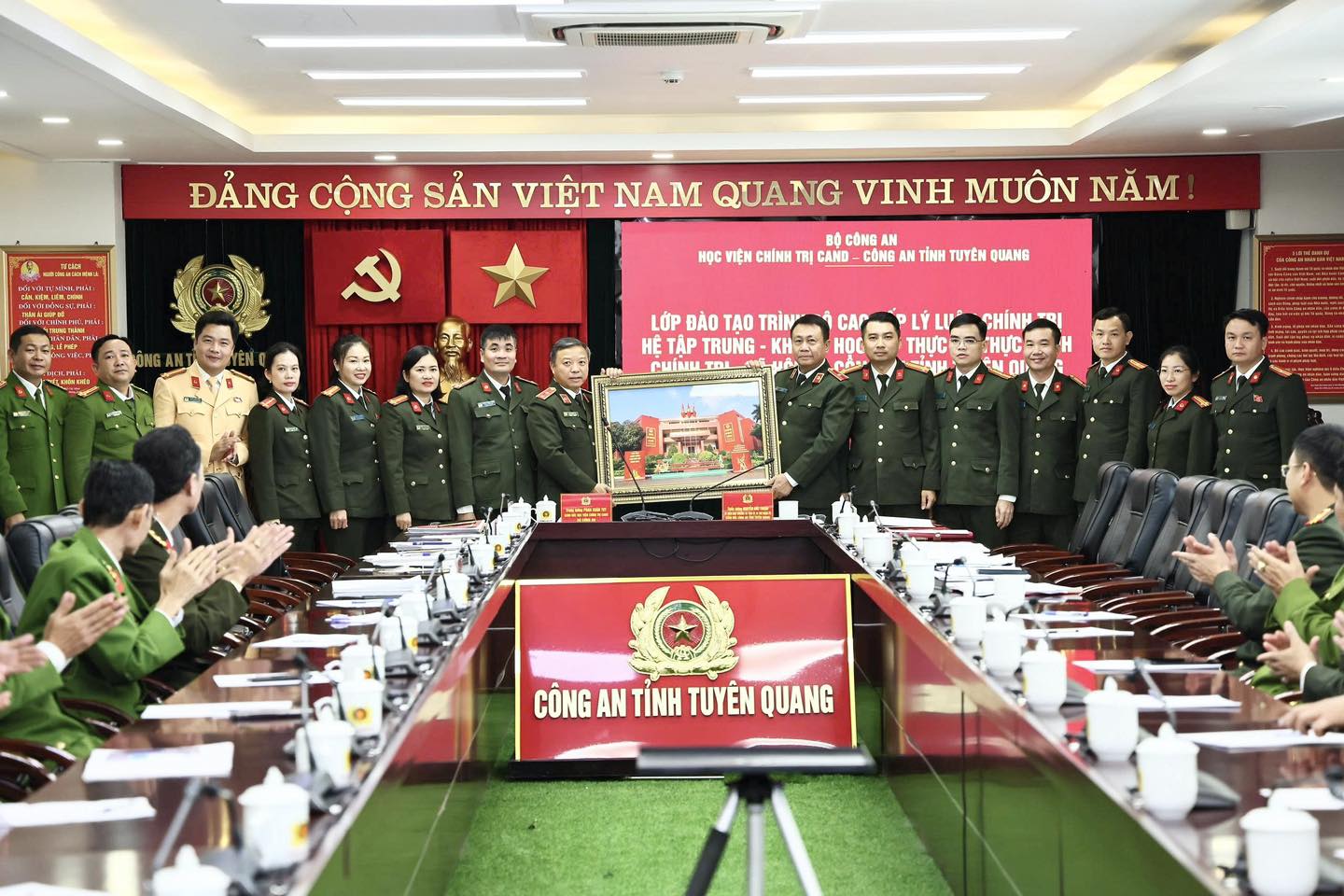  LỚP ĐÀO TẠO TRÌNH ĐỘ CAO CẤP LÝ LUẬN CHÍNH TRỊ HỆ TẬP TRUNG KHOÁ 6 THỰC TẾ, THỰC HÀNH CHÍNH TRỊ - XÃ HỘI