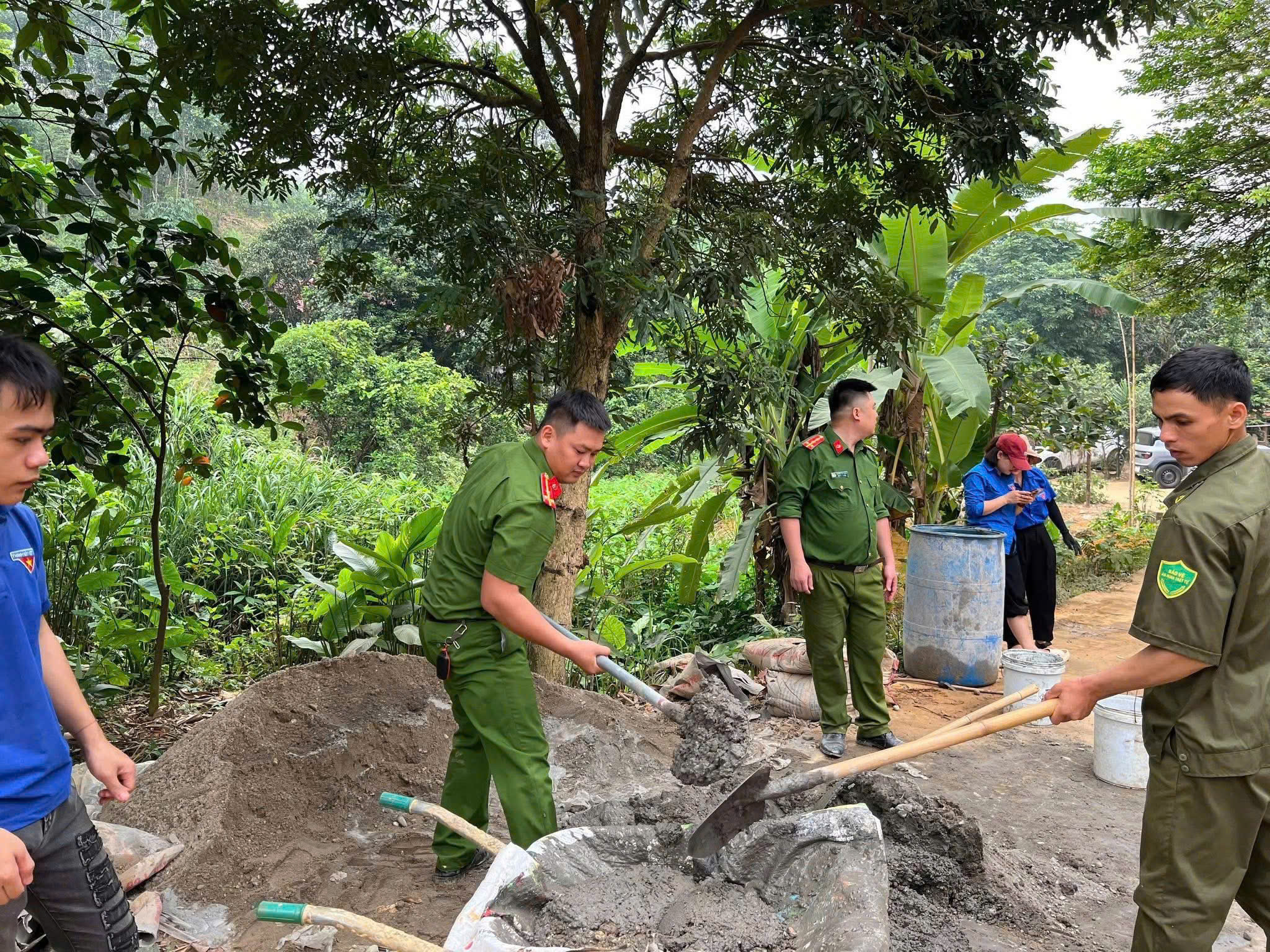 CÔNG AN XÃ XUÂN VÂN SỐNG TRONG LÒNG NHÂN DÂN