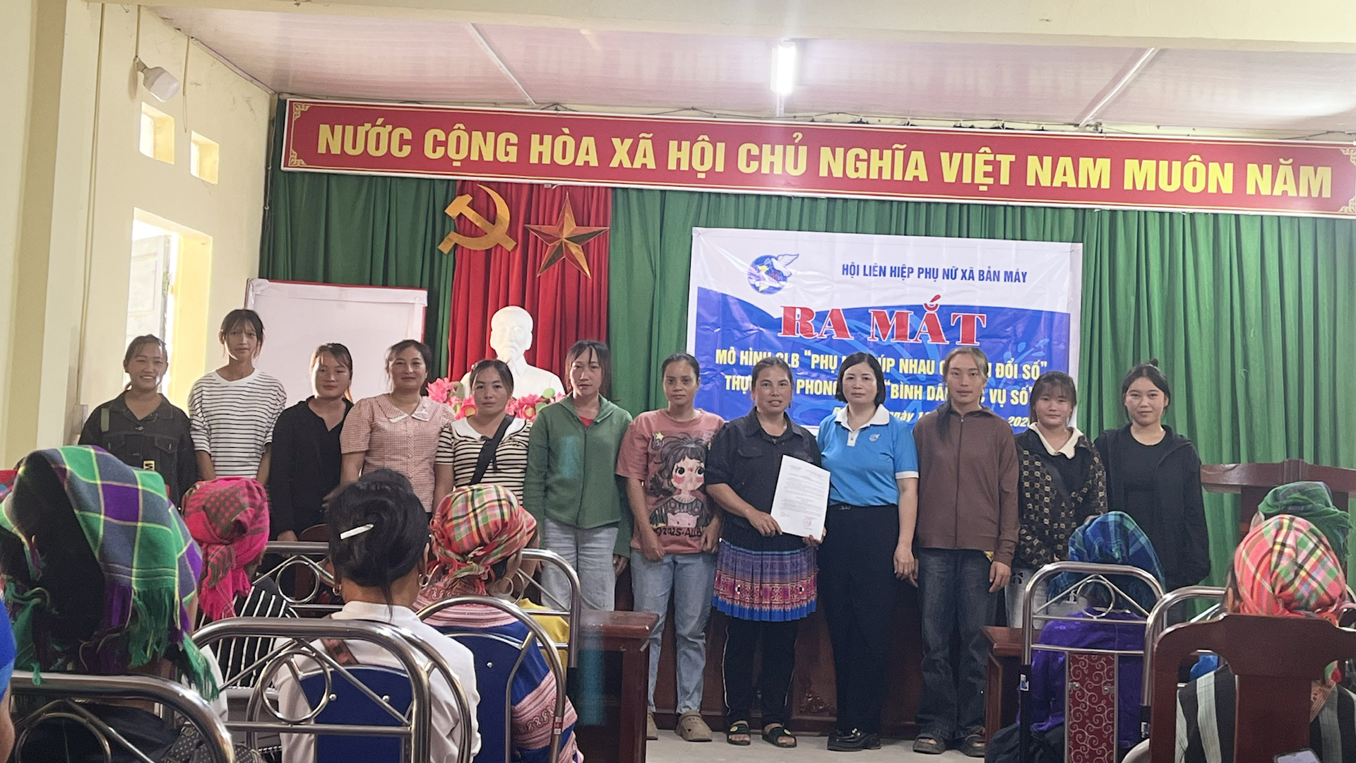 RA MẮT MÔ HÌNH CÂU LẠC BỘ “PHỤ NỮ GIÚP NHAU CHUYỂN ĐỔI SỐ” – GIA ĐÌNH SỐ THỰC HIỆN PHONG TRÀO “BÌNH DÂN HỌC VỤ SỐ”