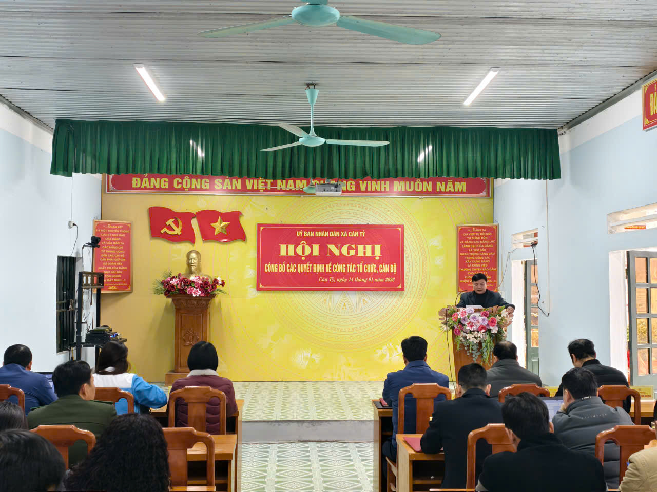 HỘI NGHỊ CÔNG CÔNG BỐ CÁC QUYẾT ĐỊNH TỔ CHỨC, CÁN BỘ