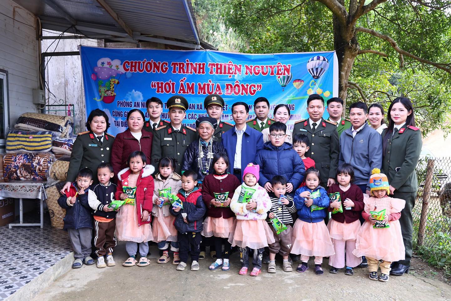 “HƠI ẤM MÙA ĐÔNG” - SƯỞI ẤM HỌC TRÒ VÙNG CAO