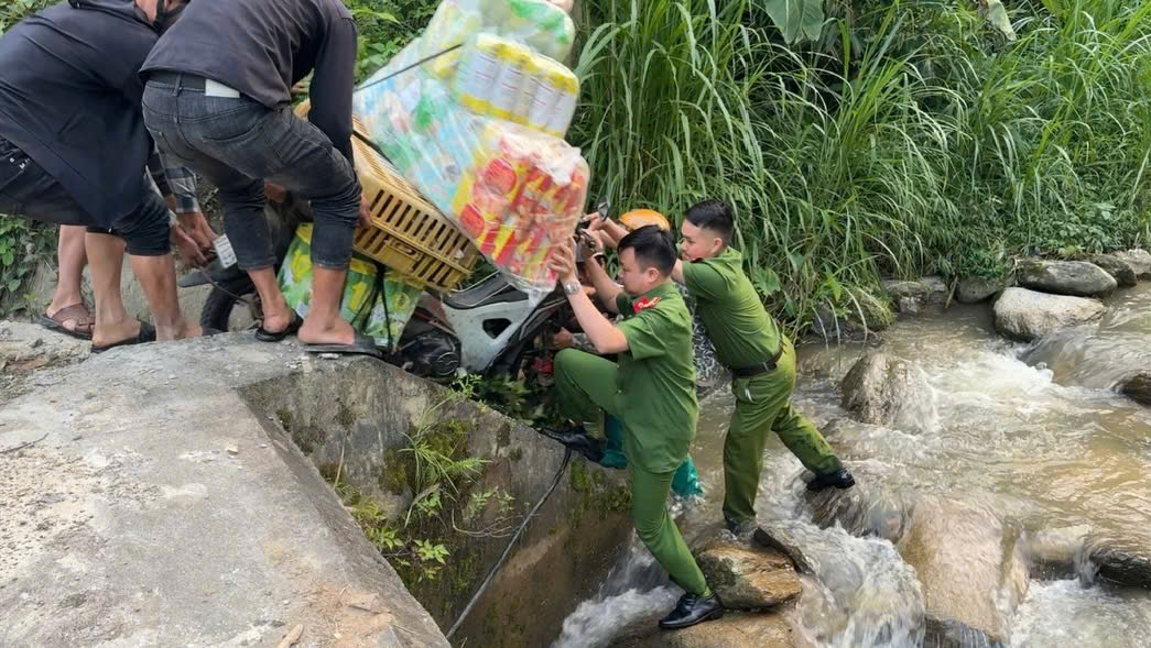 CÔNG AN XÃ THÀNG TÍN KỊP THỜI HỖ TRỢ NGƯỜI DÂN GẶP NẠN TRÊN ĐƯỜNG CÔNG TÁC