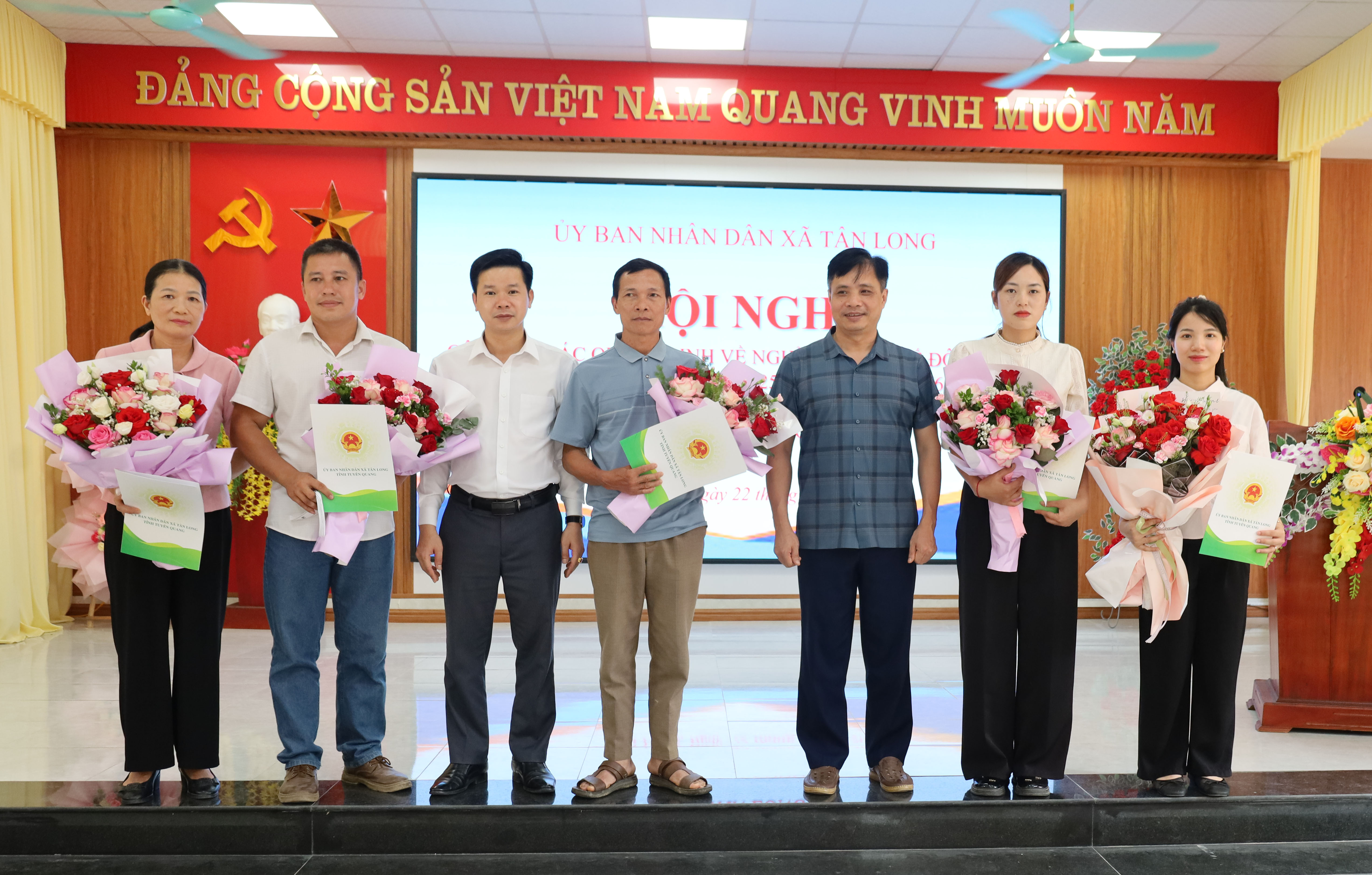 Xã Tân Long tổ chức Hội nghị công bố quyết định nghỉ hưởng chế độ, chính sách theo Nghị định số 154/2025/NĐ-CP của Chính phủ